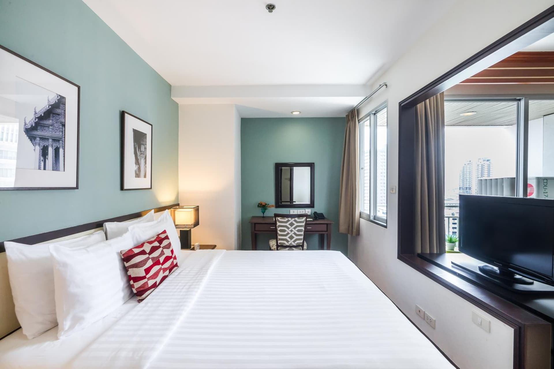 Evergreen Place Siam by UHG