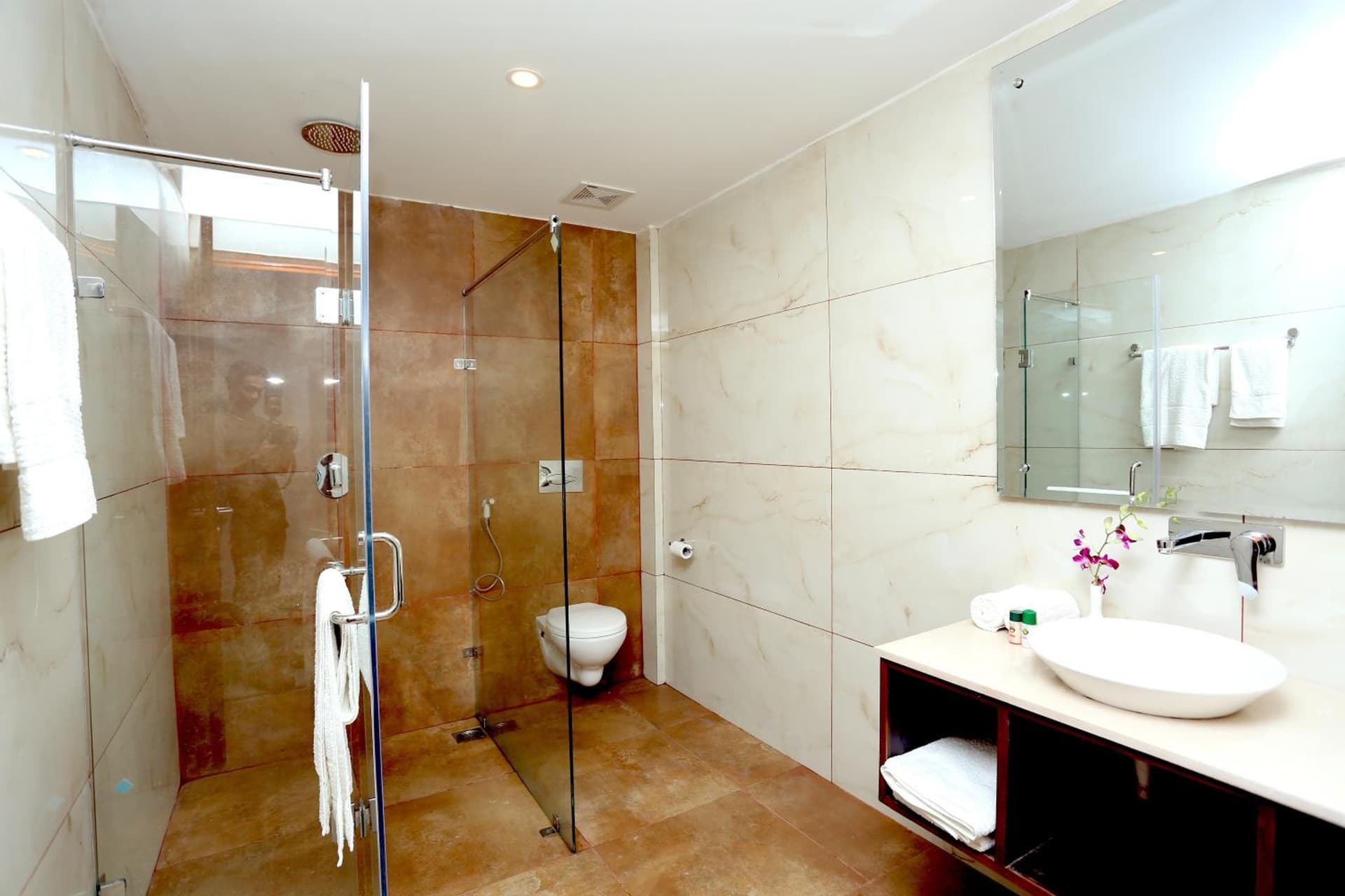 The Allure Grand - Riverside Resort & Spa