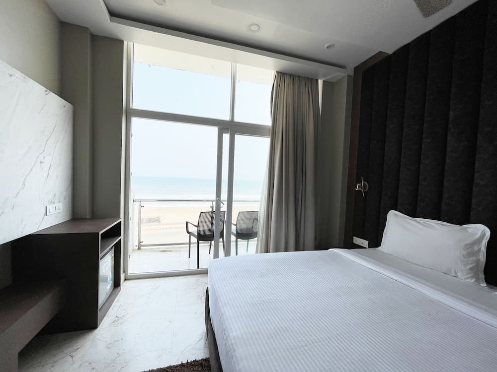 TBS Sea View - Full AC- Pool & Breakfast
