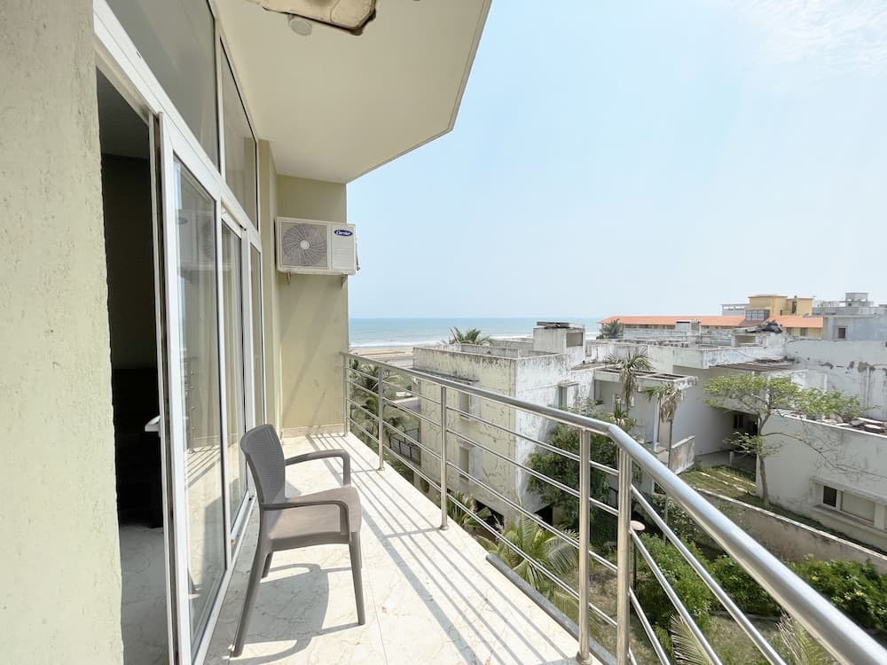 TBS Sea View - Full AC- Pool & Breakfast