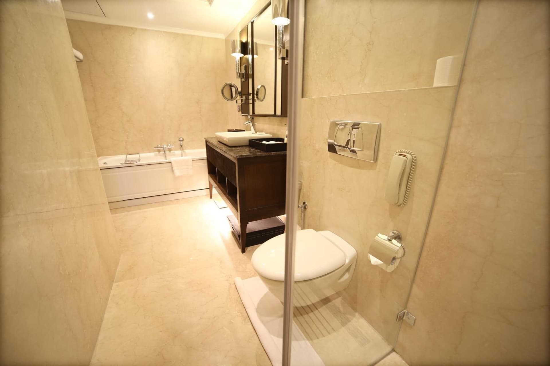 Suite Queen Room