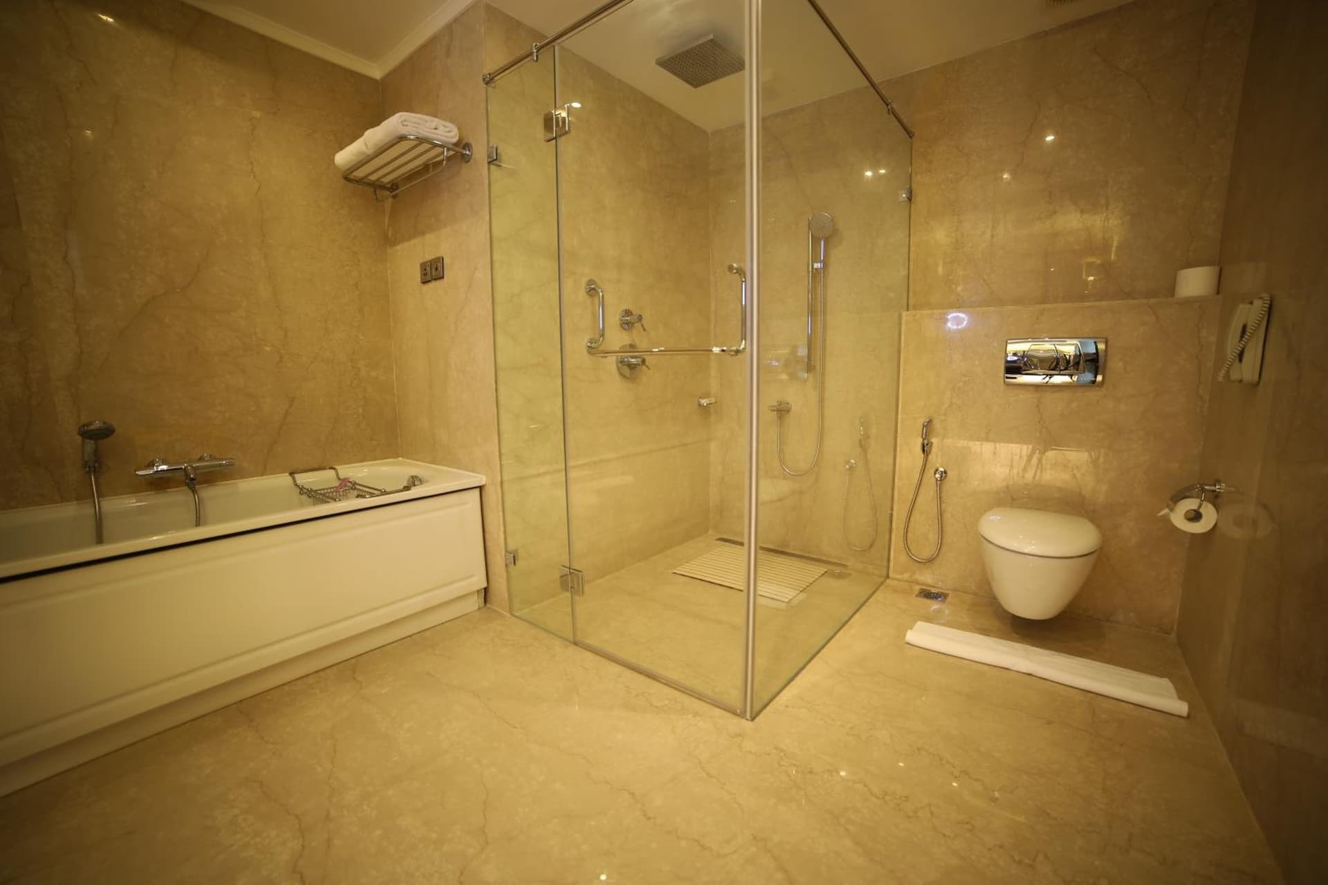 Suite Queen Room