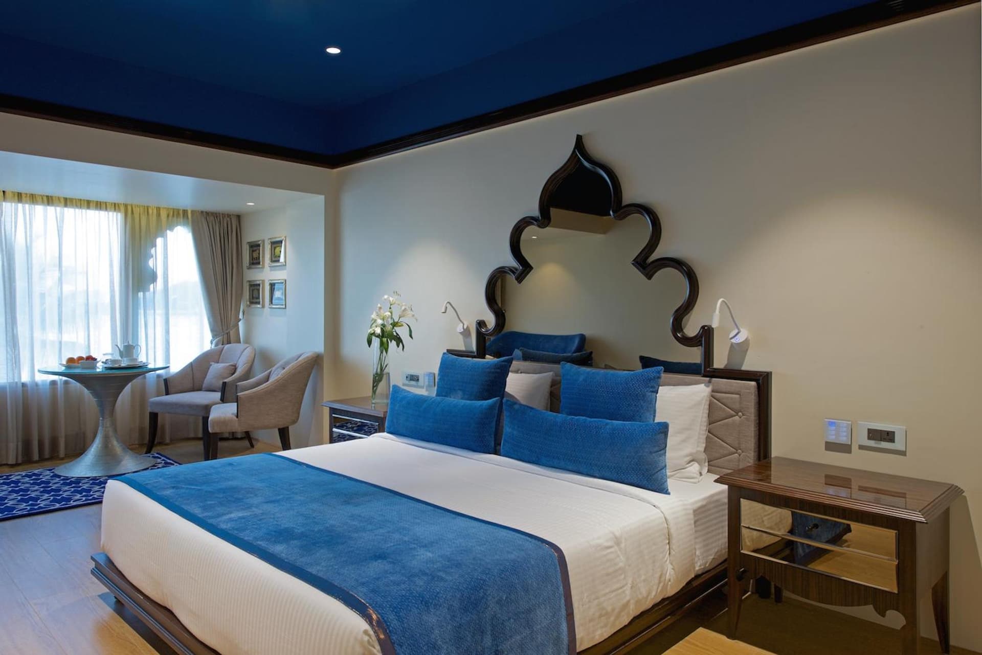 King Lake View Room