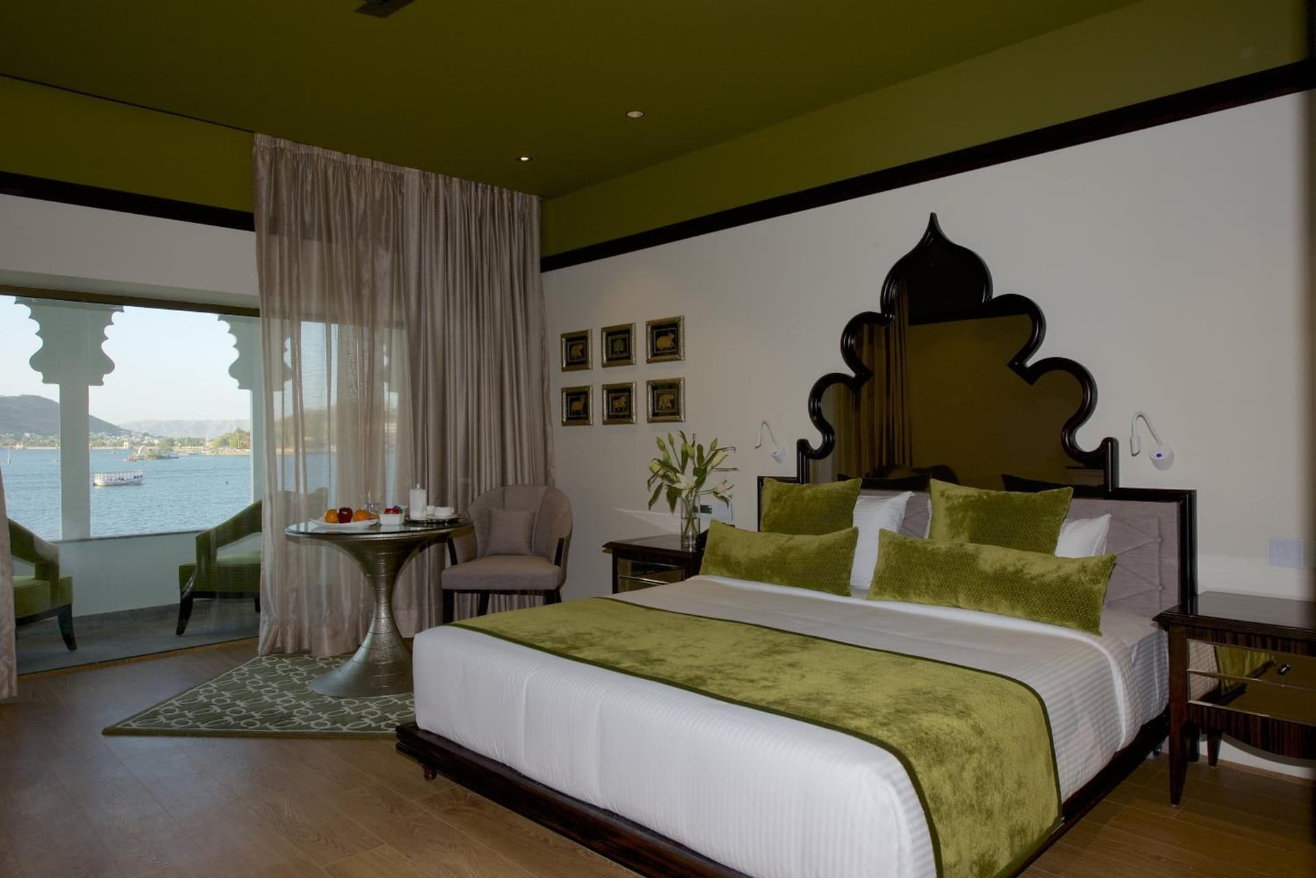 King Lake View Room