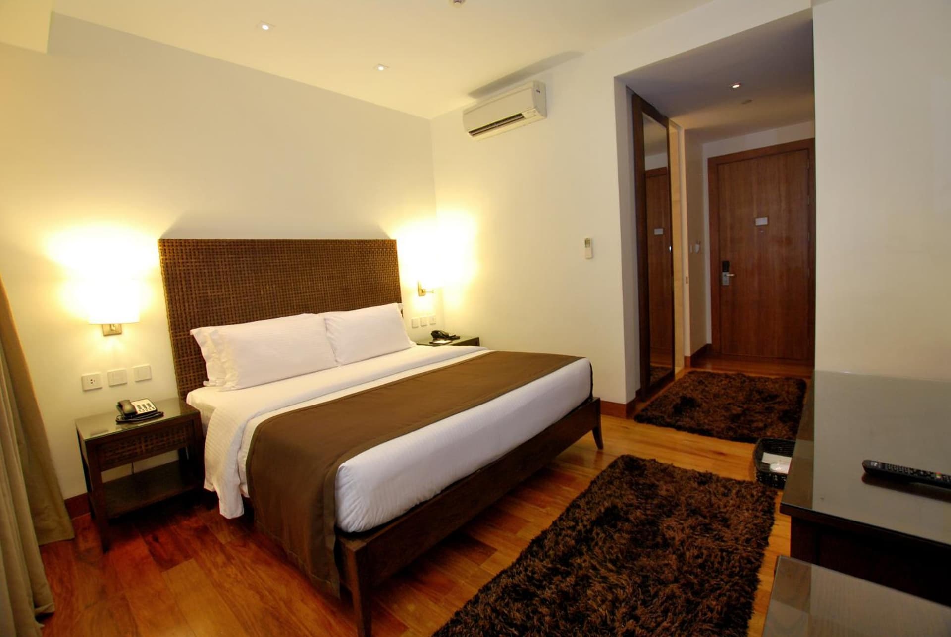 Standard King Room - No View