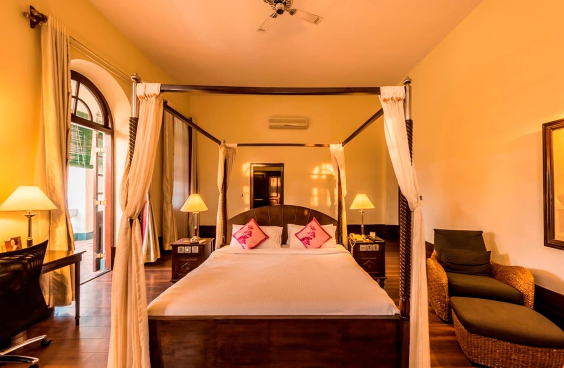 Heritage King Garden View Room with Balcony