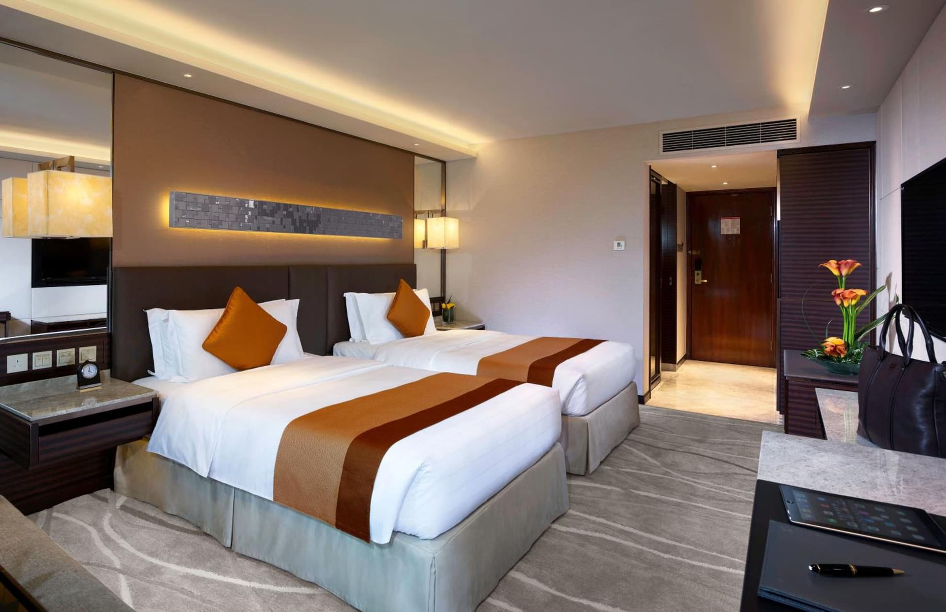 Classic Twin Room with City View