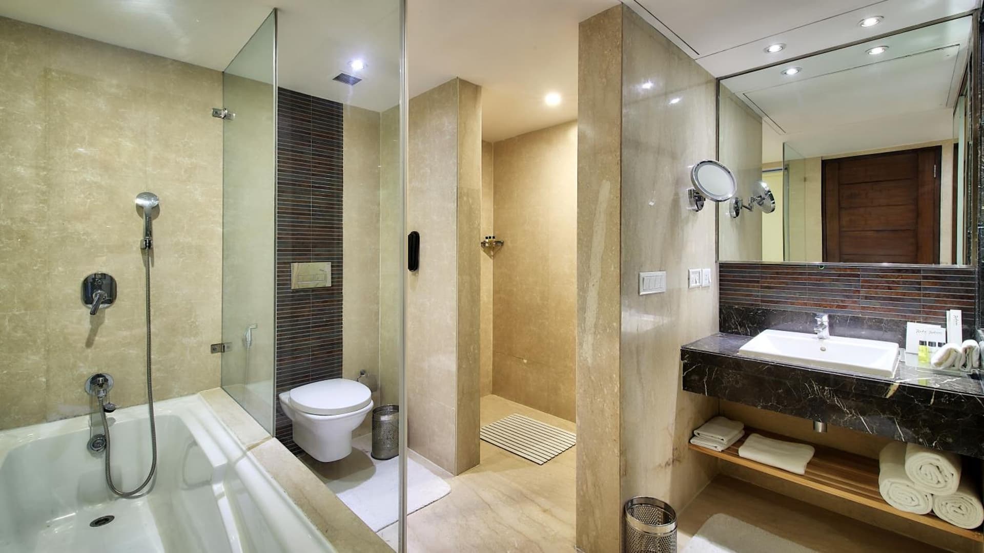 Suite Queen Room
