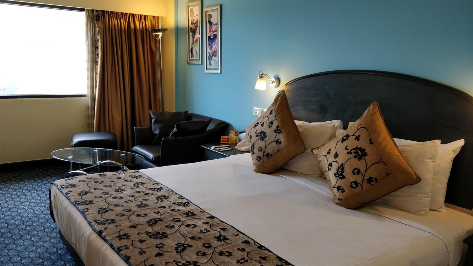 Club King Room