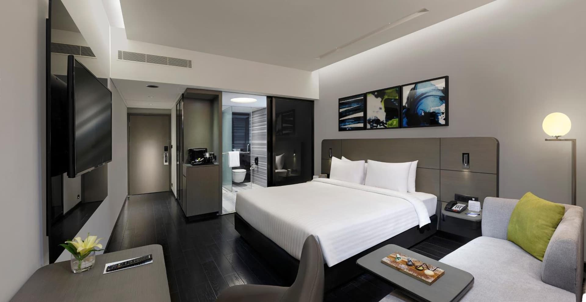 Premier Queen Room