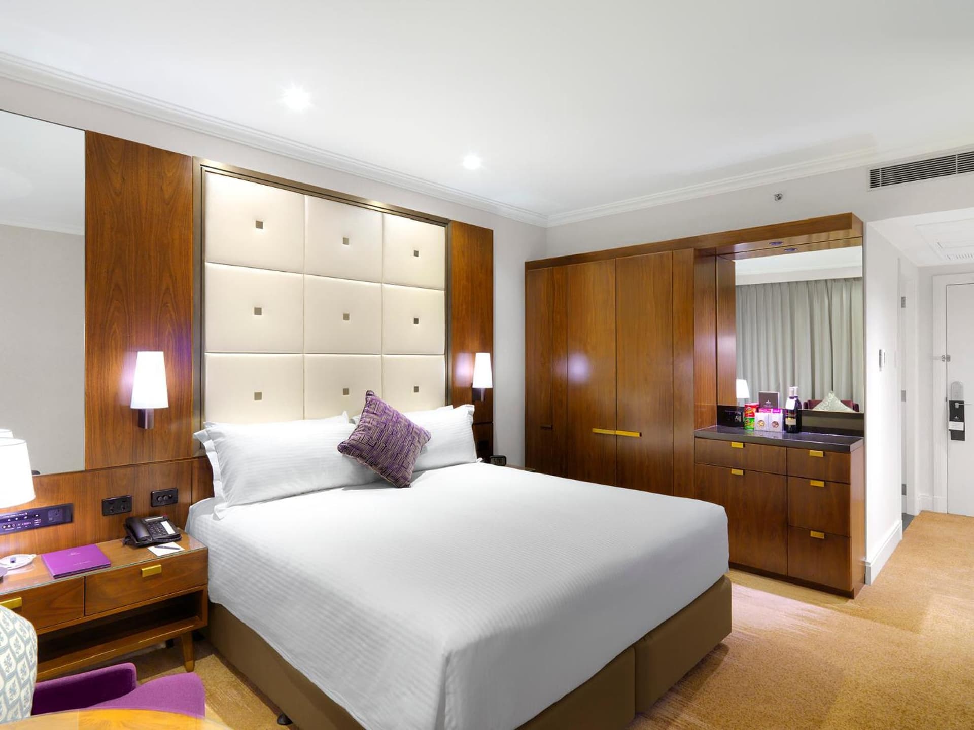 Deluxe King Room