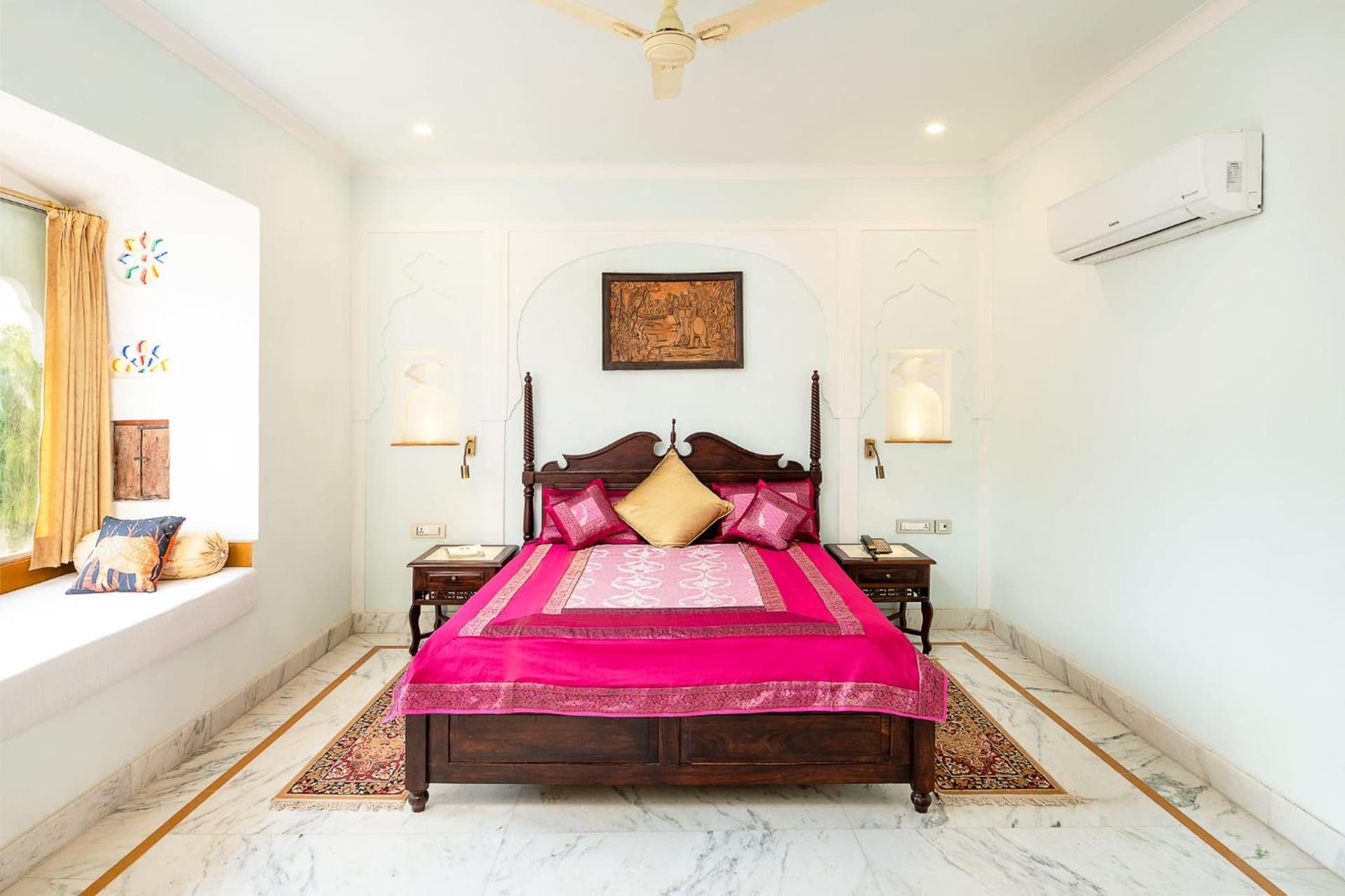 Royal Queen Room