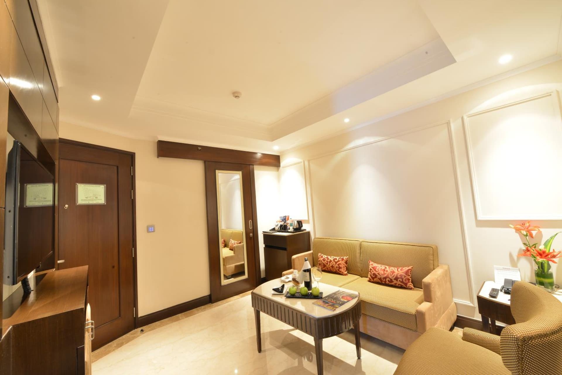 Suite Queen Room