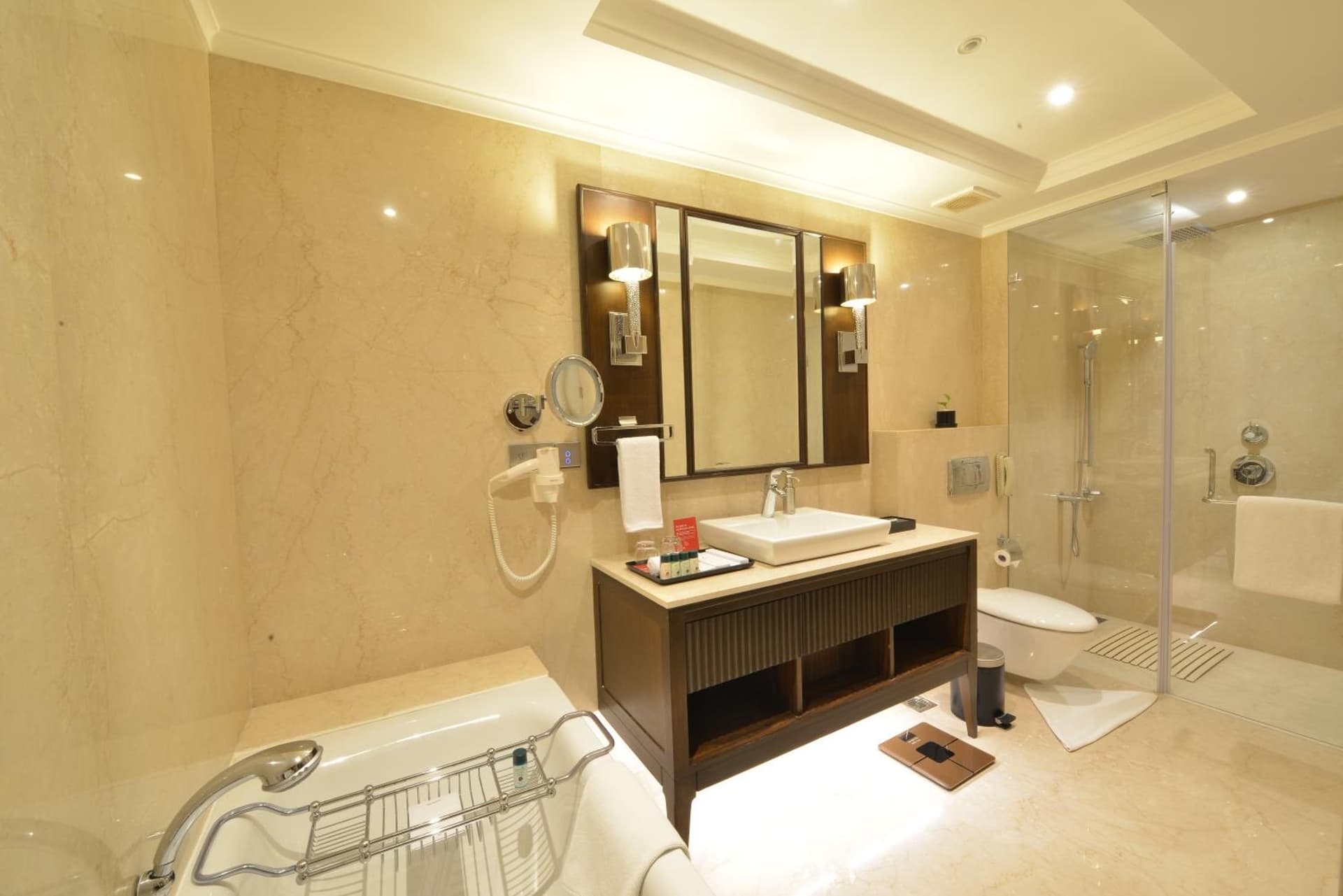 Suite Queen Room