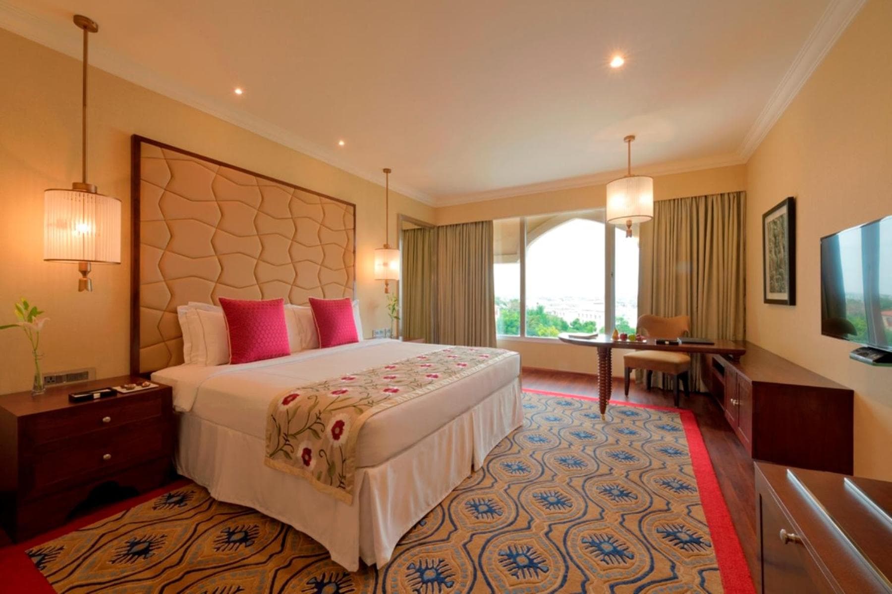 Luxury King City View Room