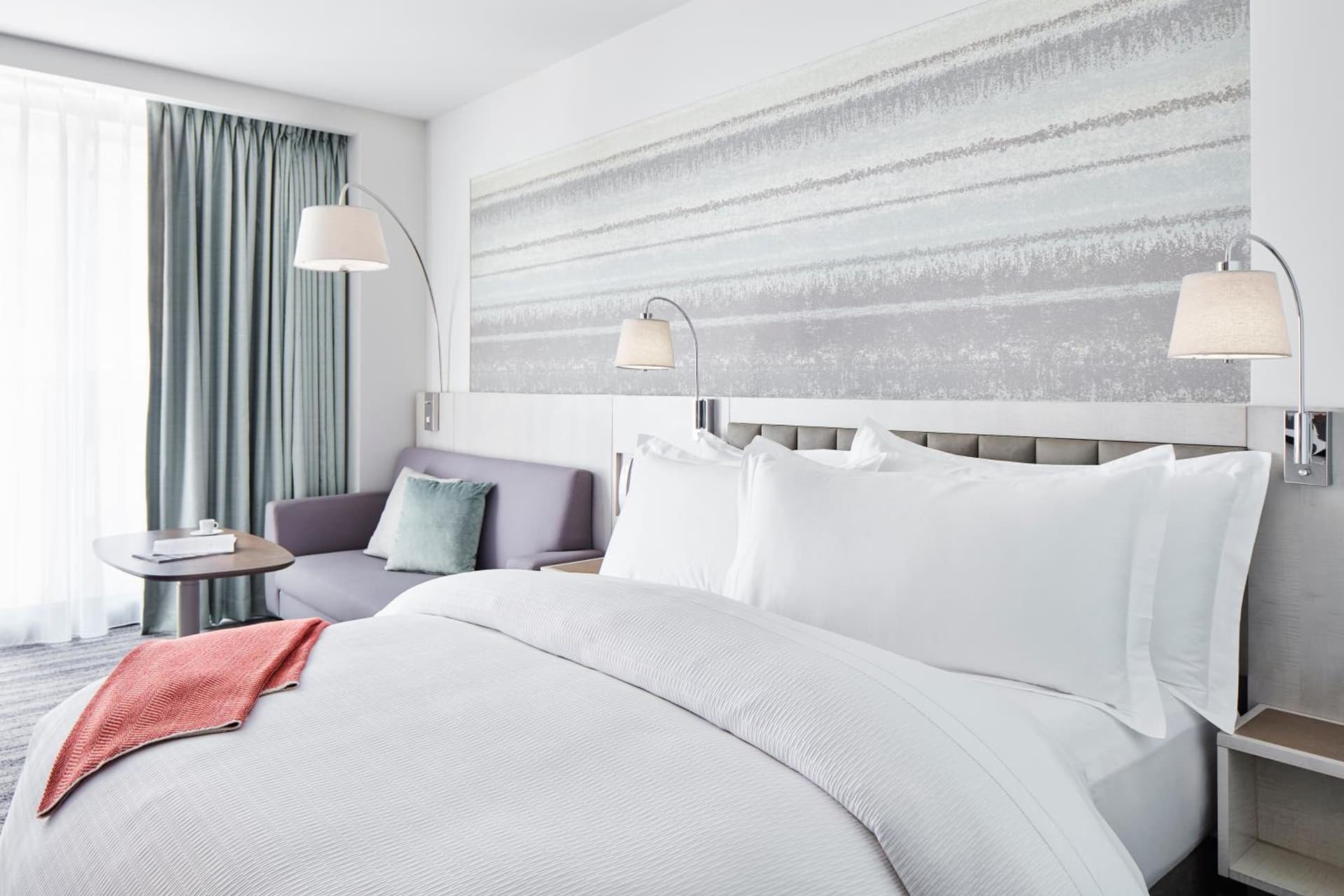 Deluxe Queen High Floor Room