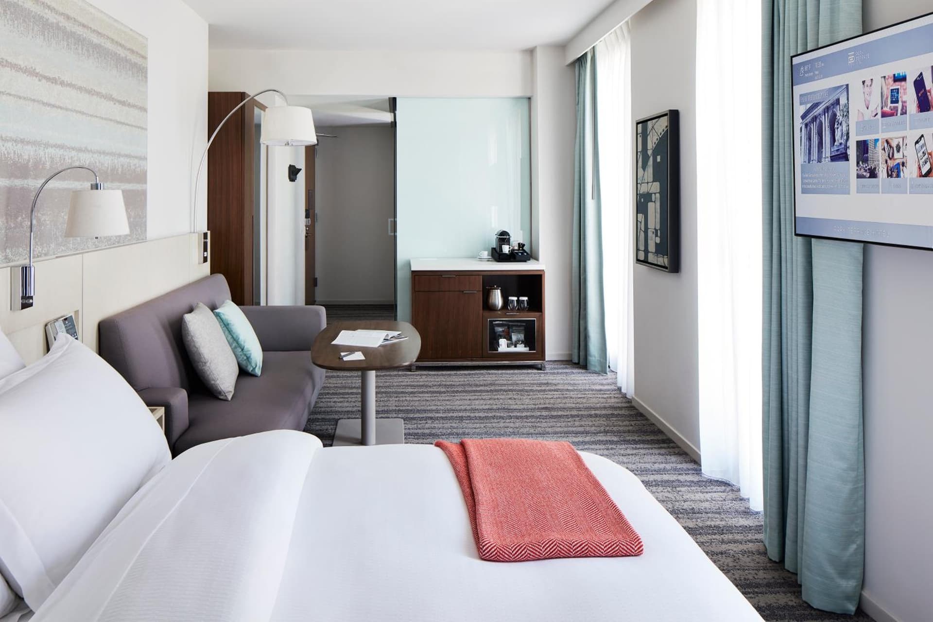 Premier Queen Room