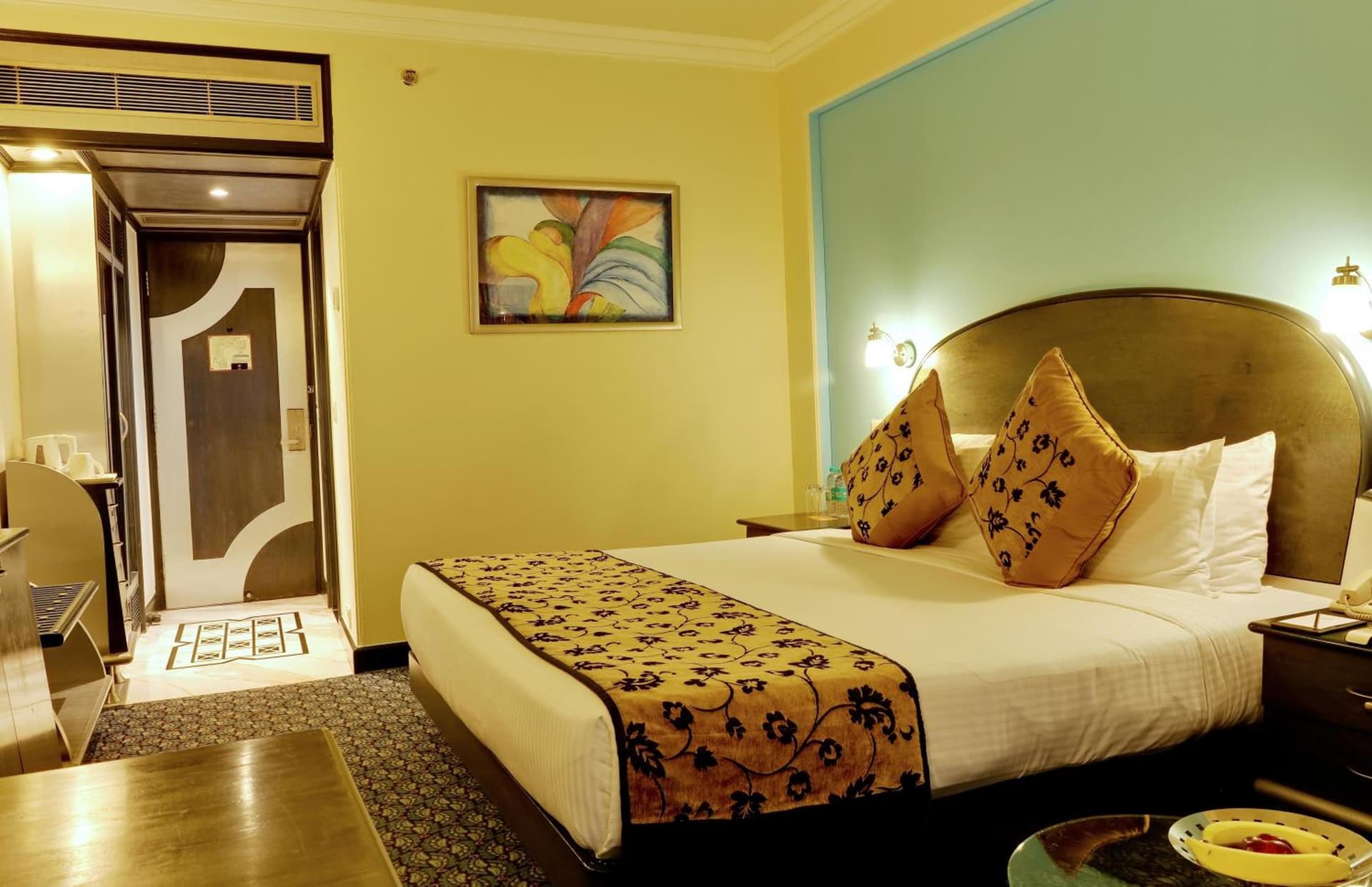 Club King Room