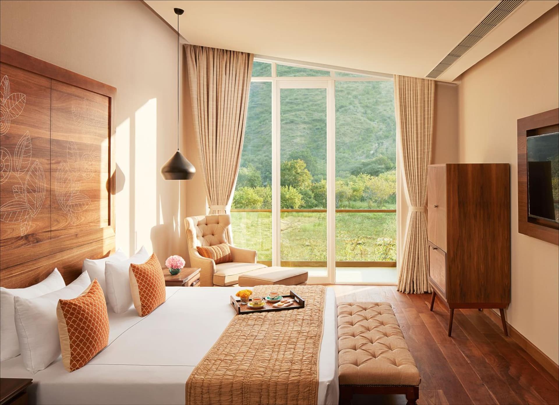 Deluxe King Garden View Balcony Room
