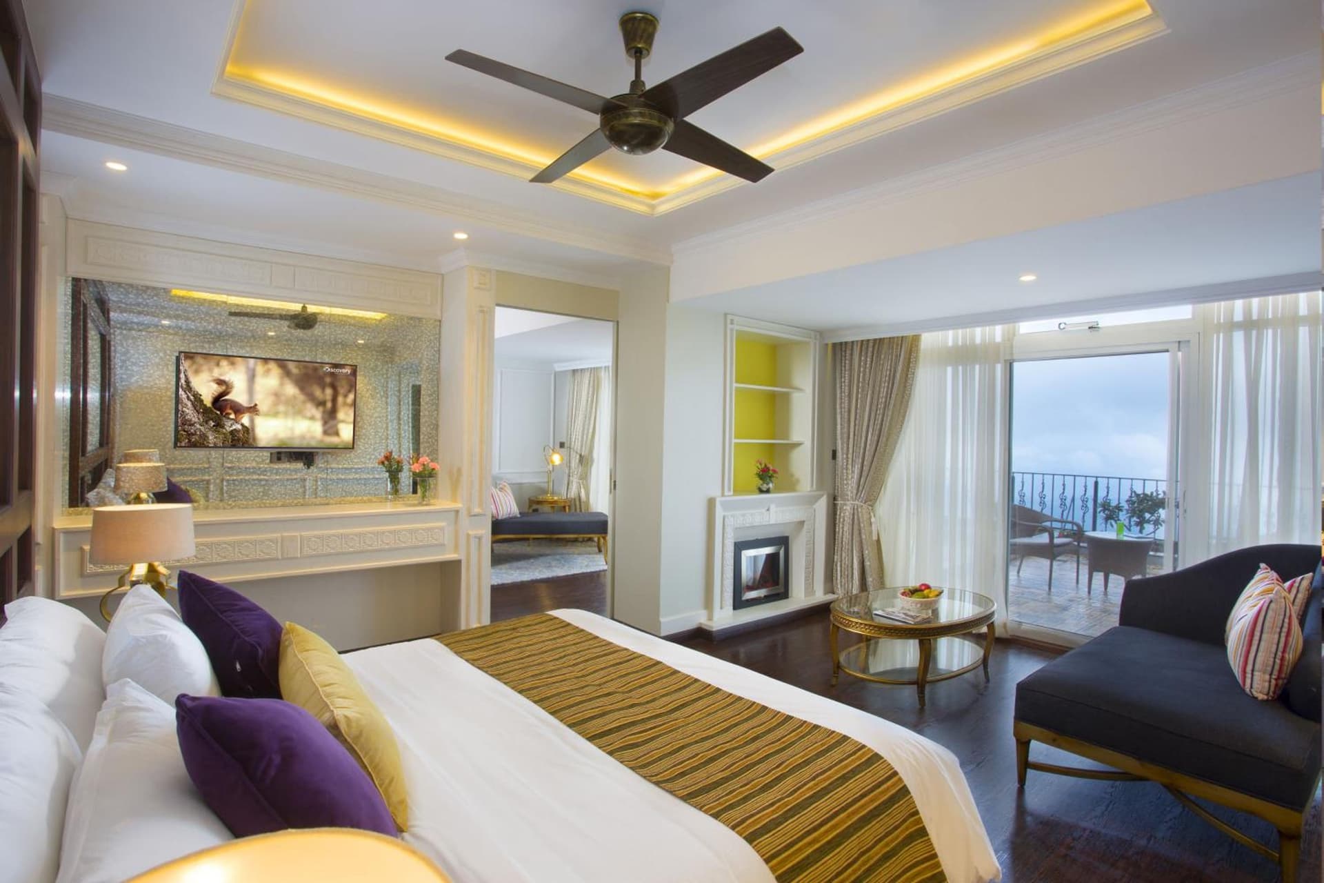 Wild Orchid Suite with Private Terrace and Mountain view