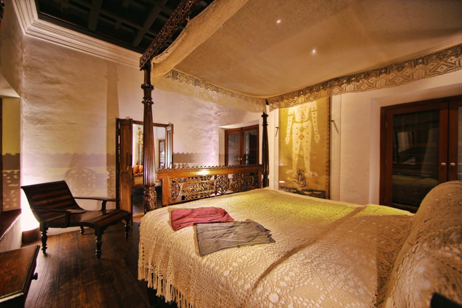 Royal Mansion with Complimentary Sunset Cruise for (60mins)