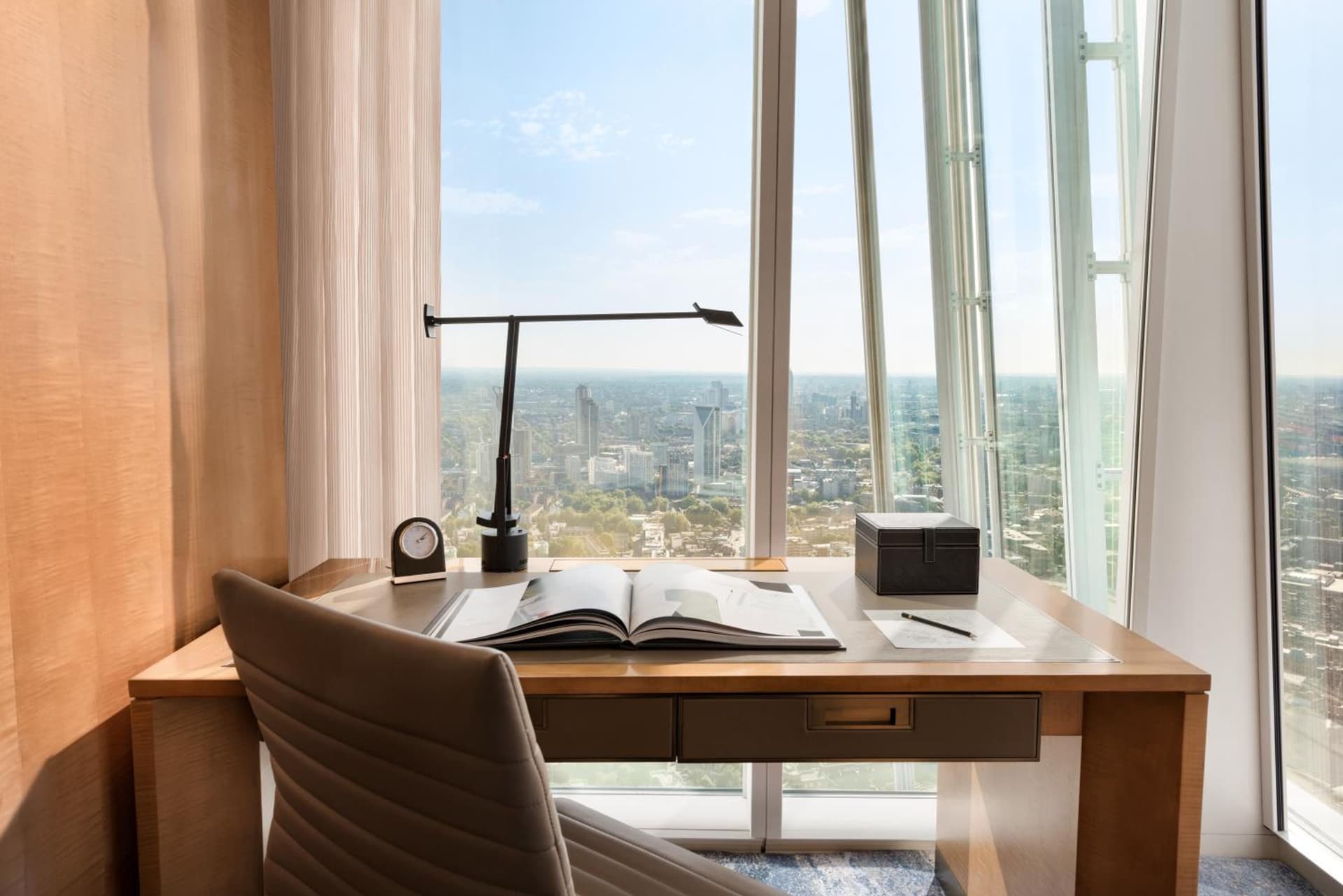 Premier Twin City View Room