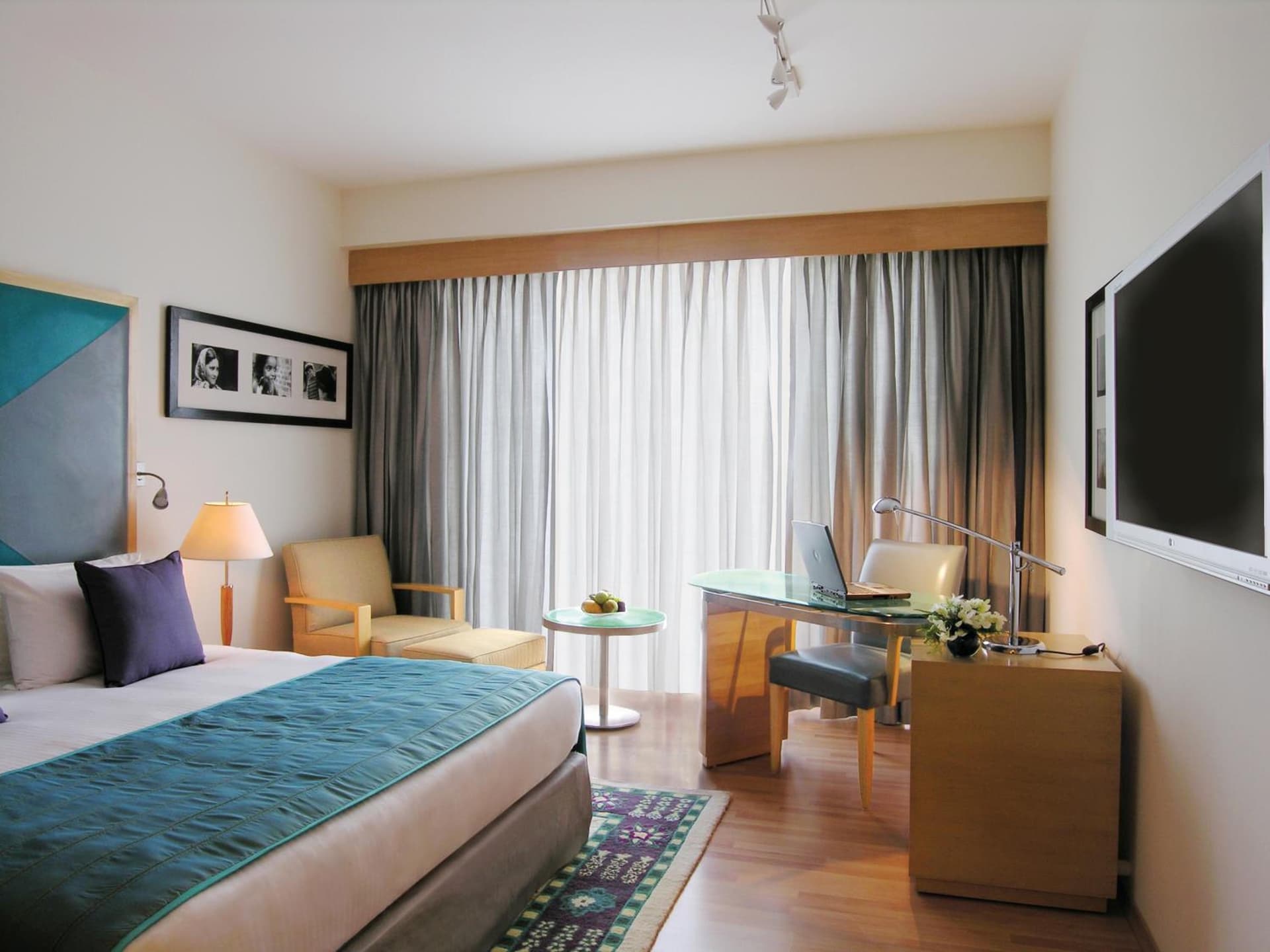Deluxe King Garden View Room