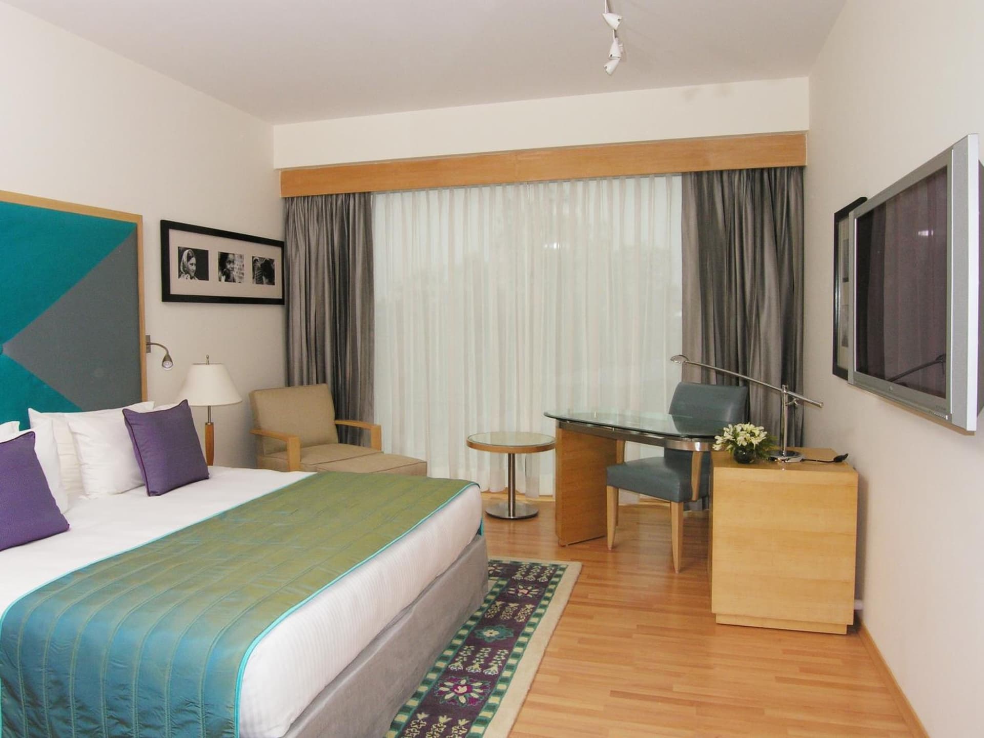 Deluxe King Garden View Room