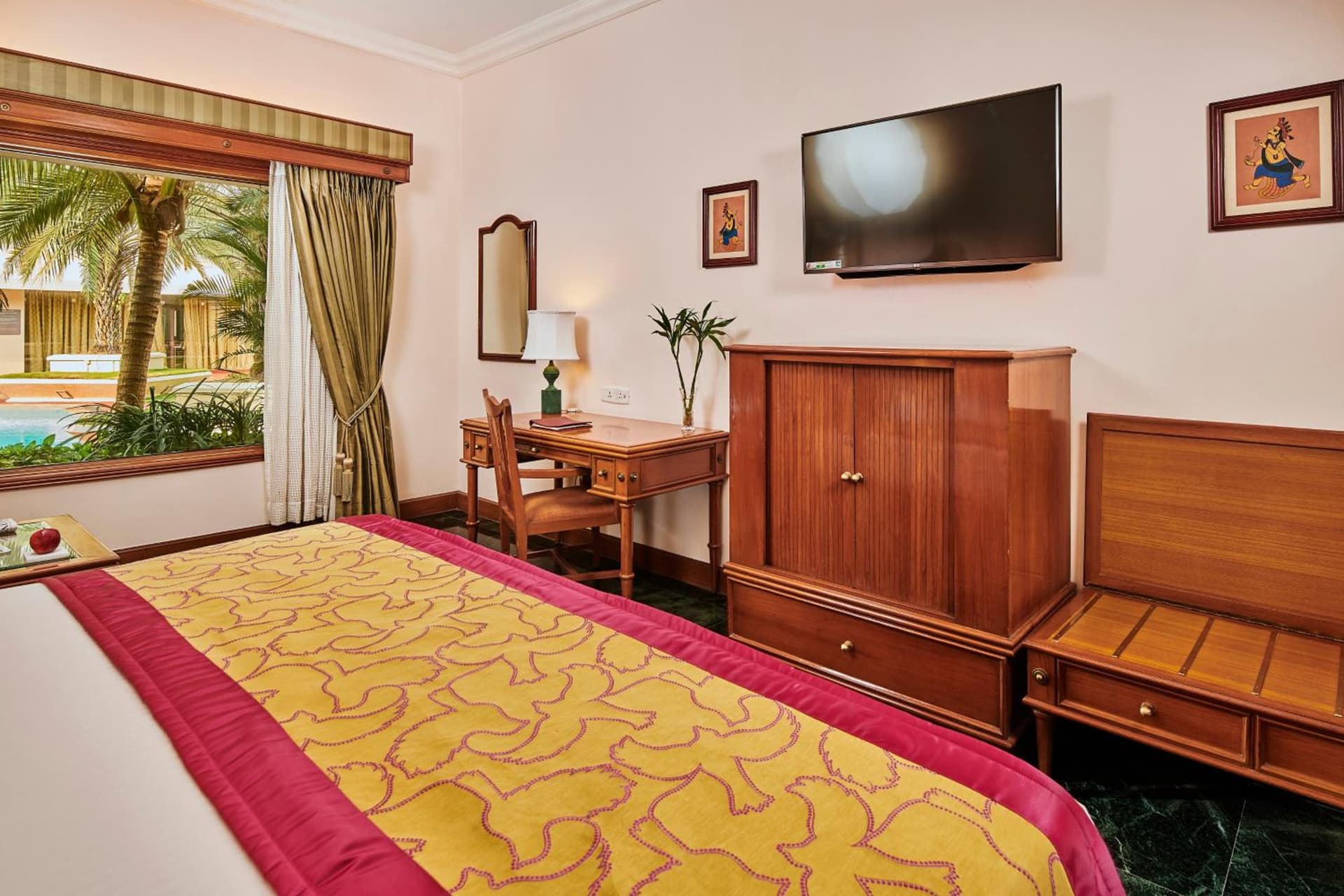 Deluxe Twin Pool View Room