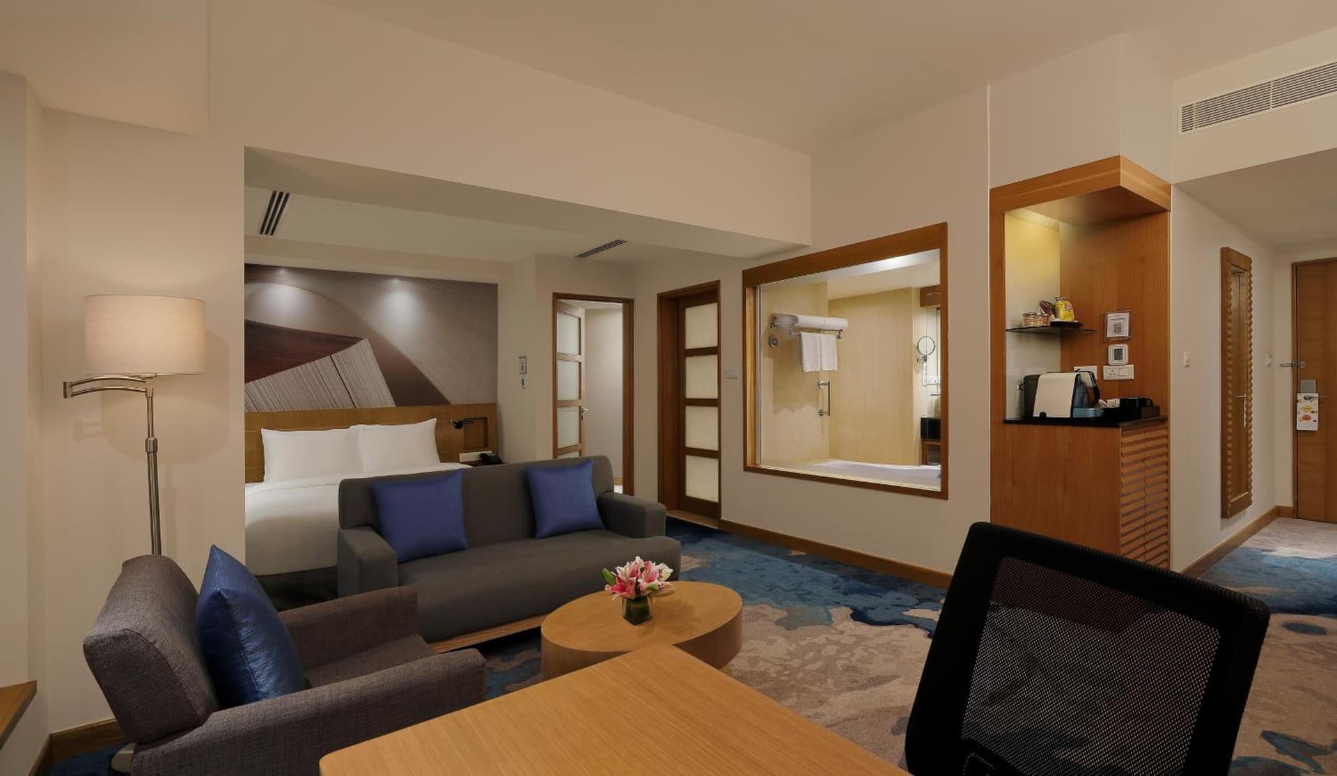 Junior Suite Queen Room