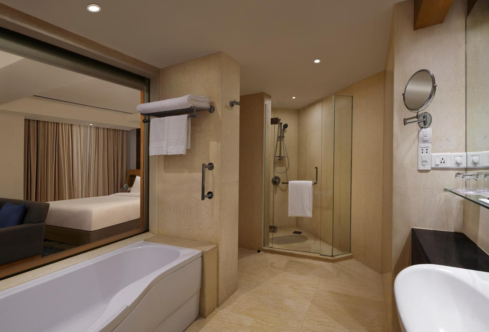 Junior Suite Queen Room