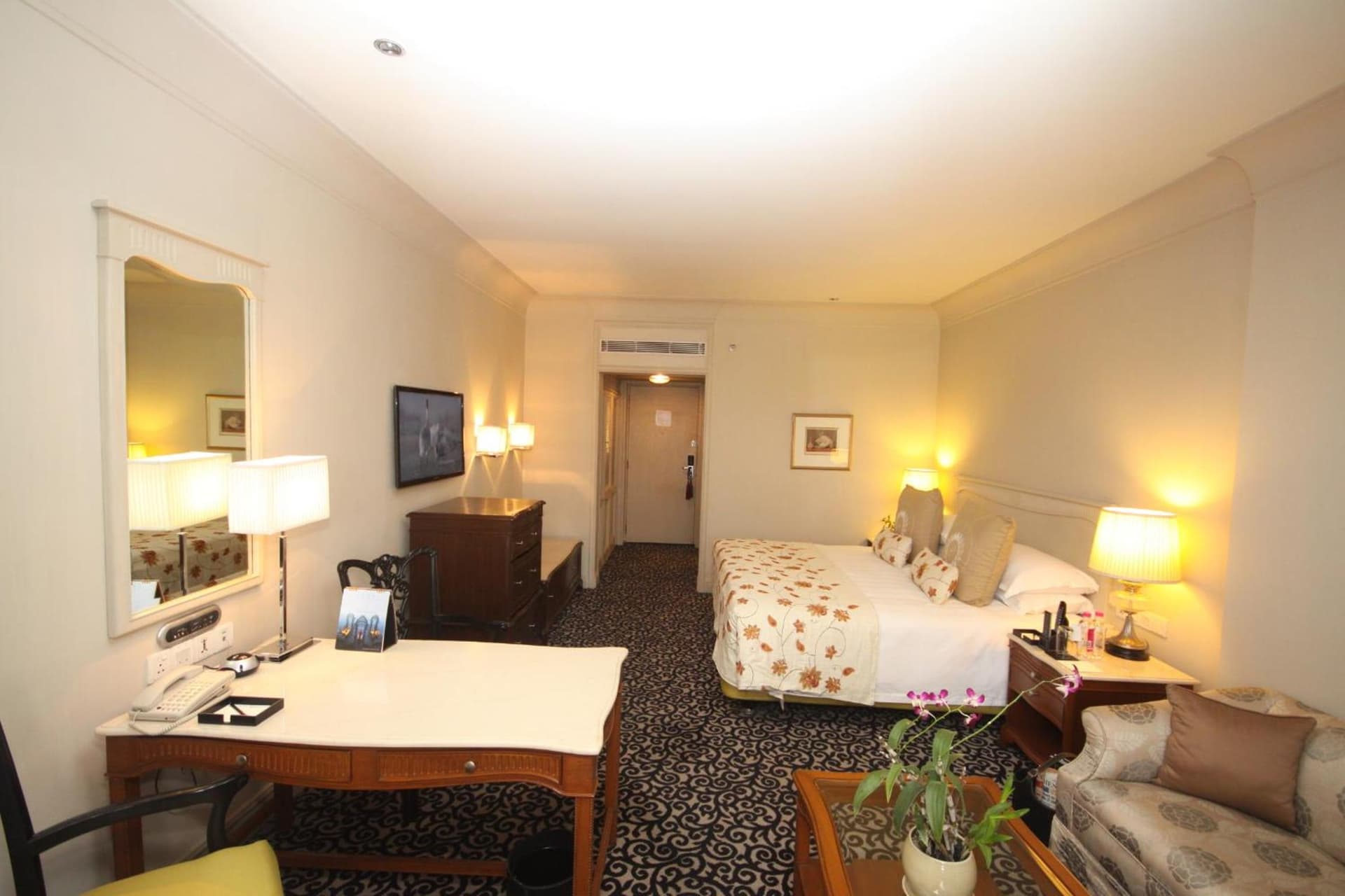Club King Room