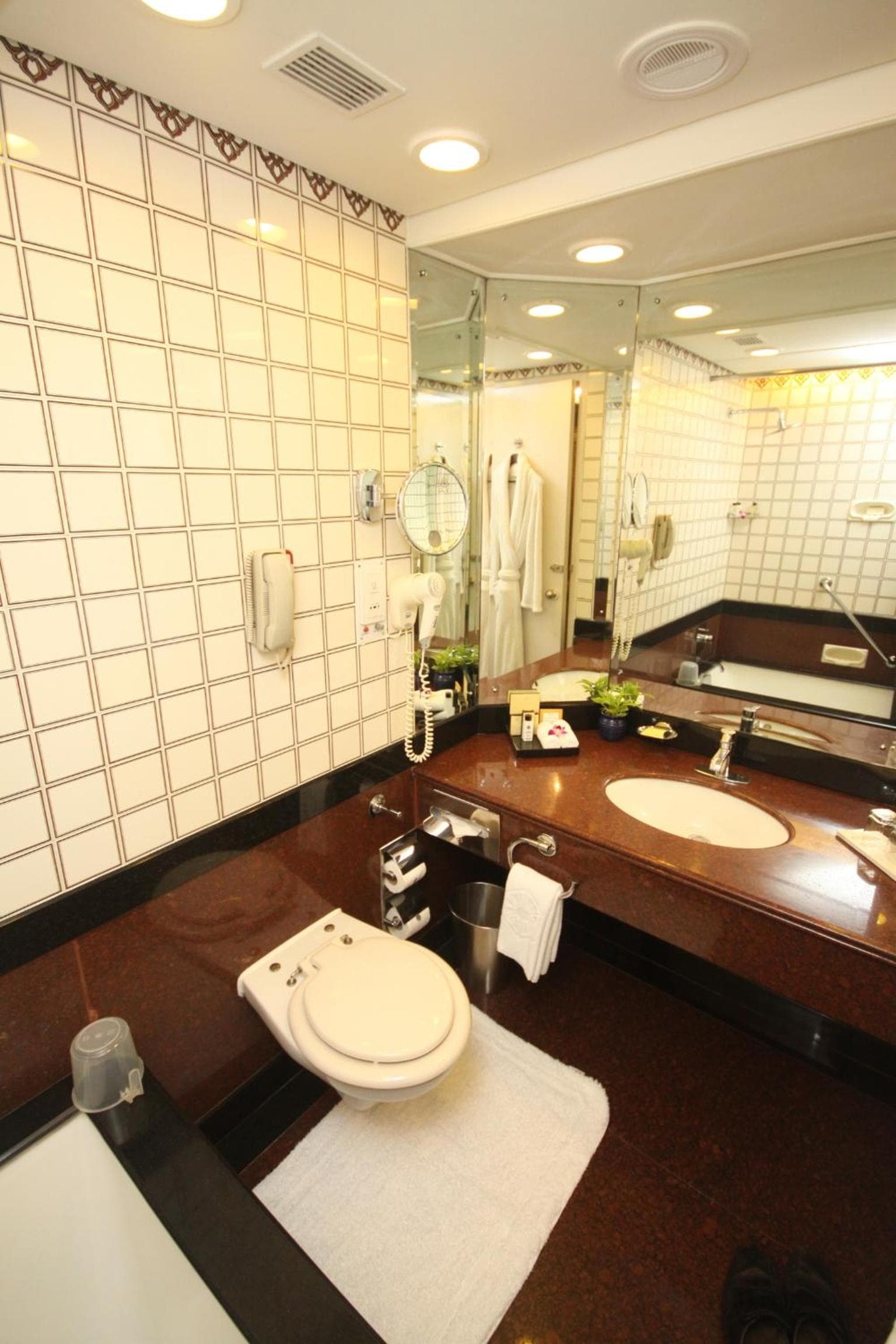 Club King Room