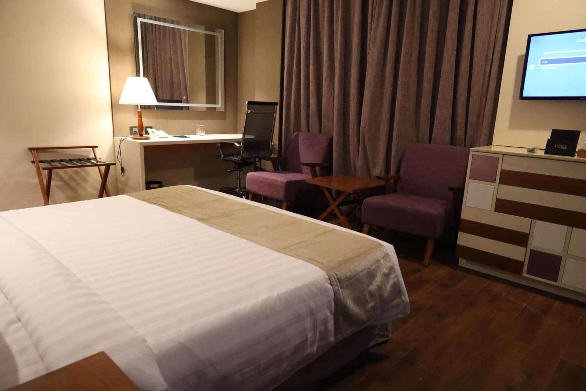 Suite Queen Room