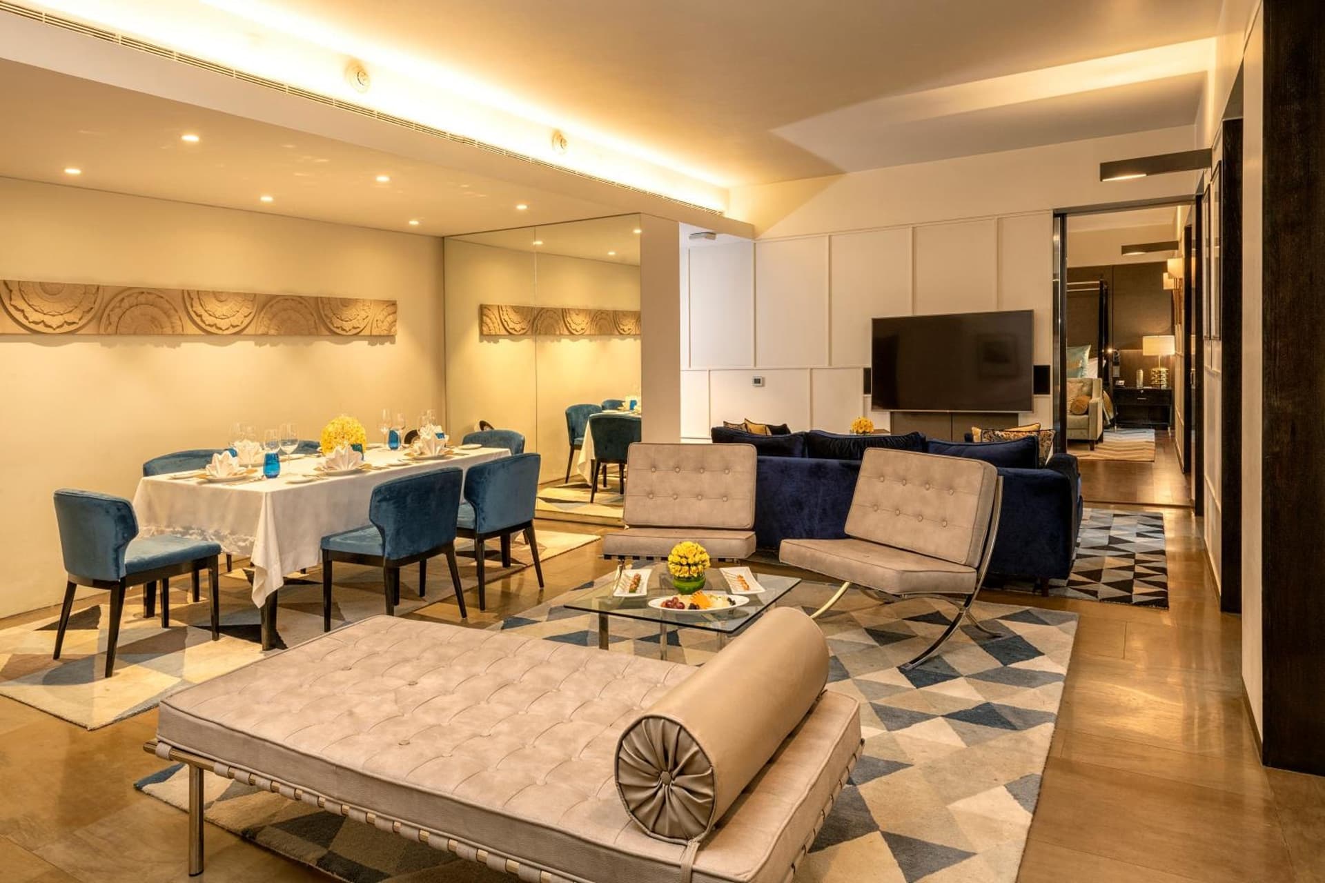 Suite Queen Room