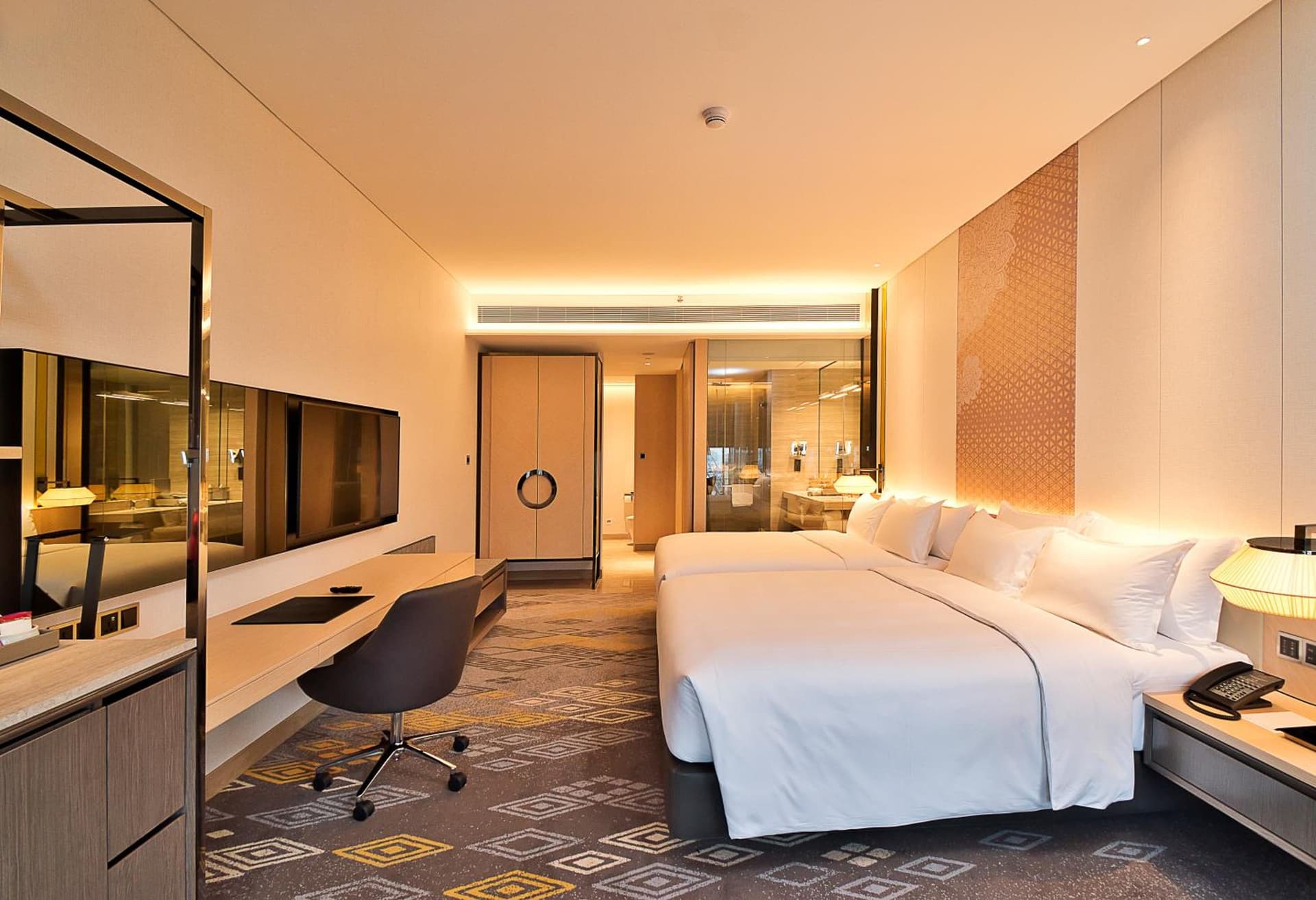 Deluxe Queen Room
