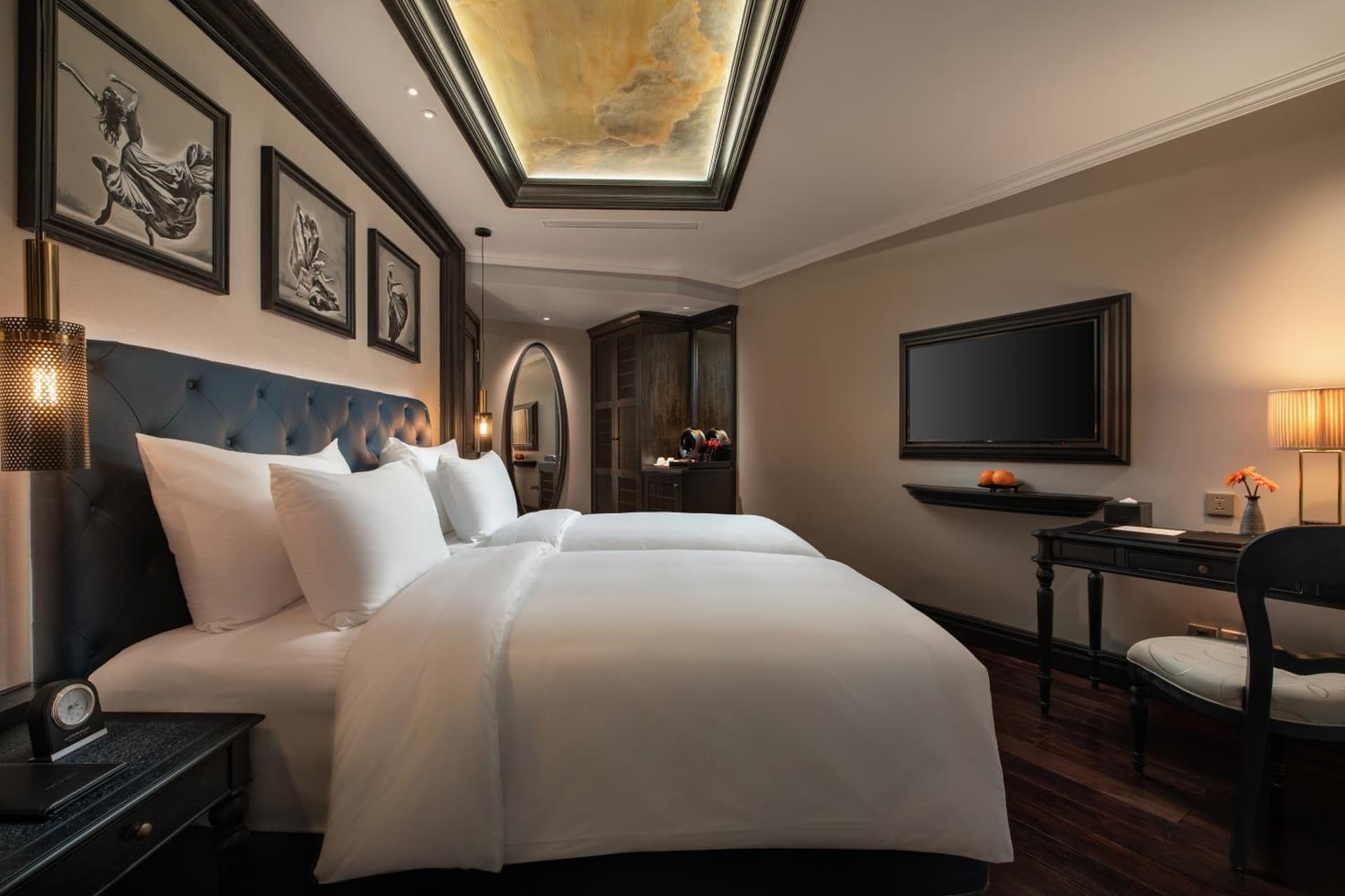 Deluxe Room with Internal Window