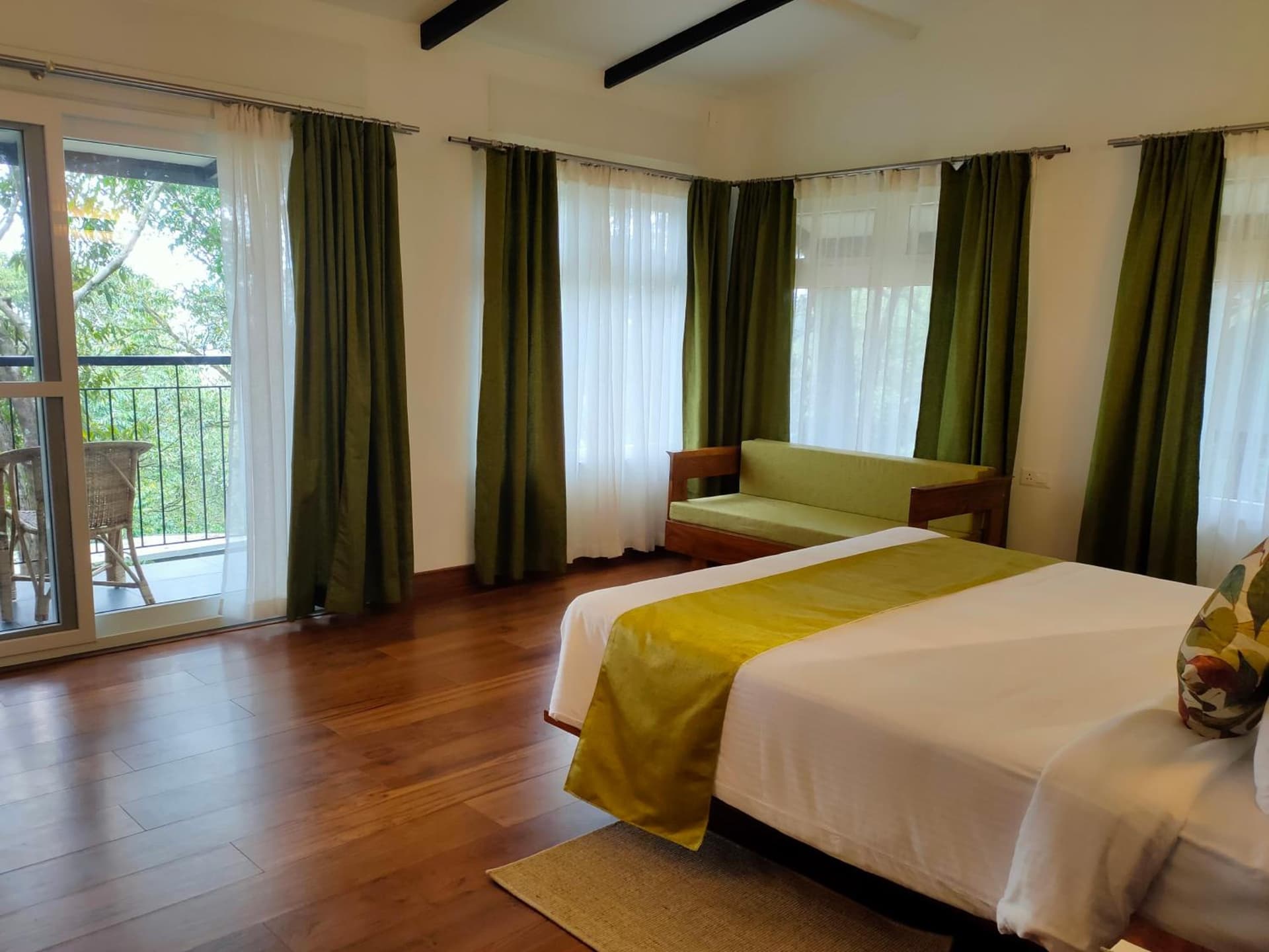 Deluxe Cottage with Balcony