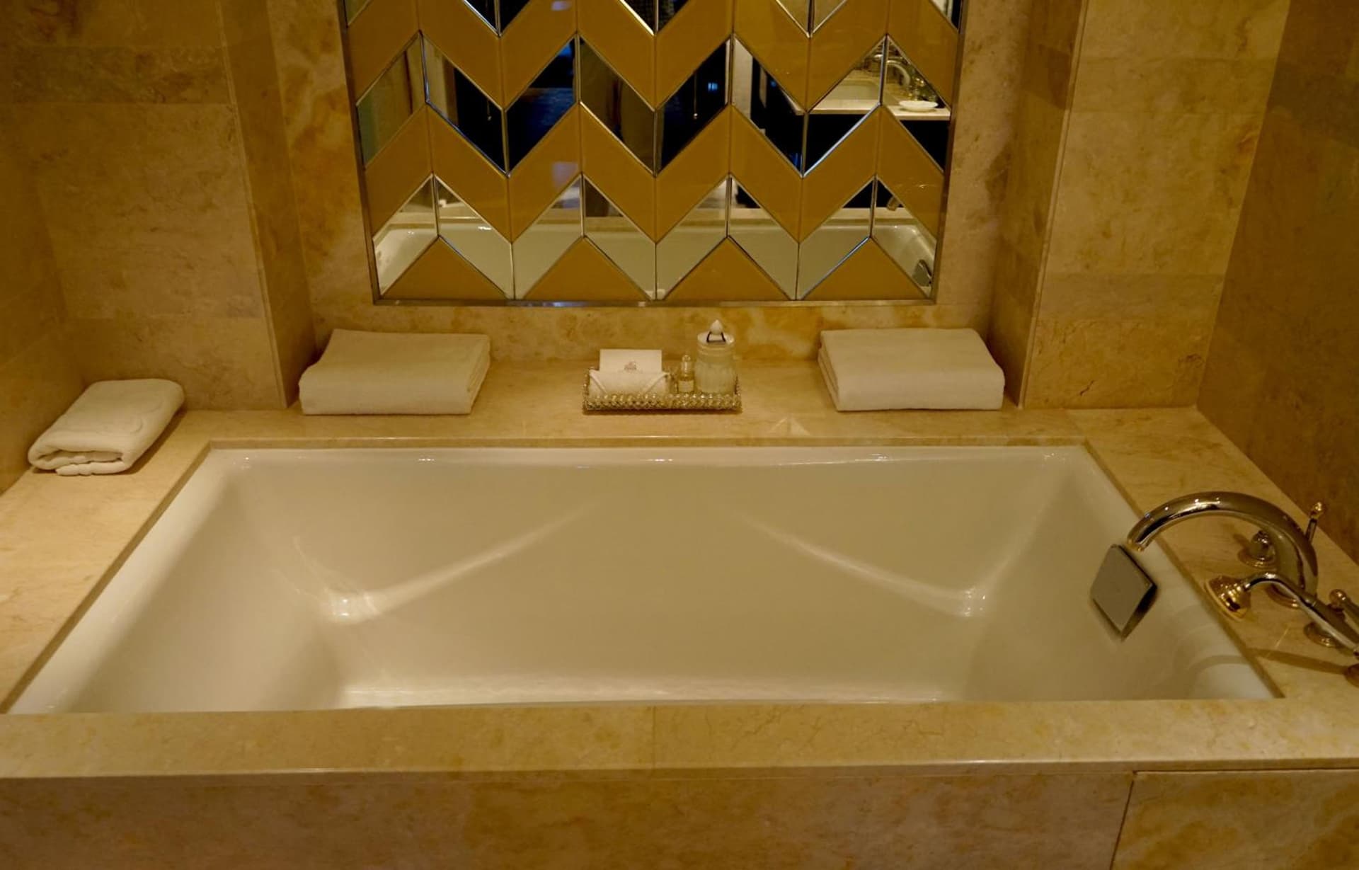King Or Twin Lake View Room