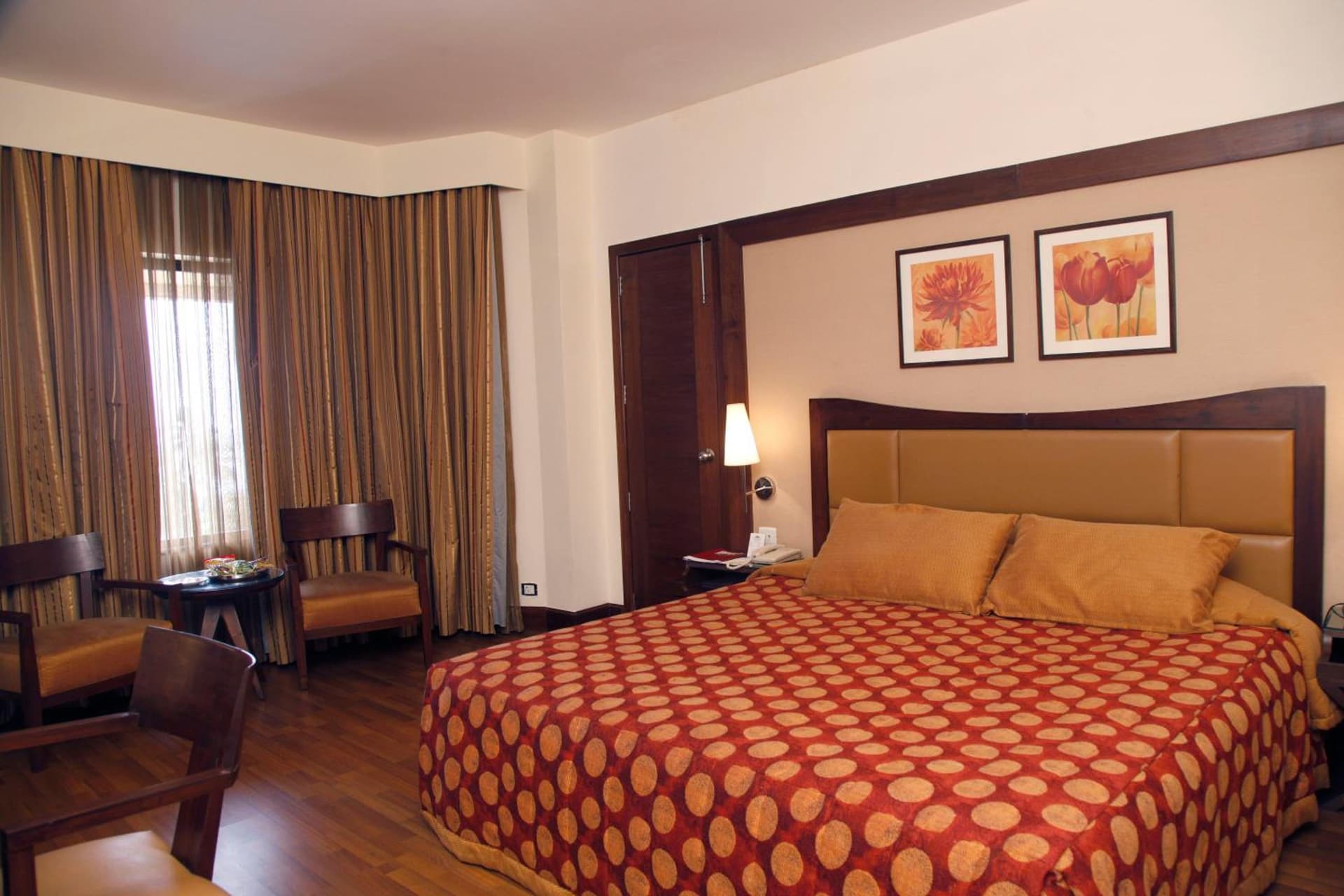 Deluxe King Pool View Room