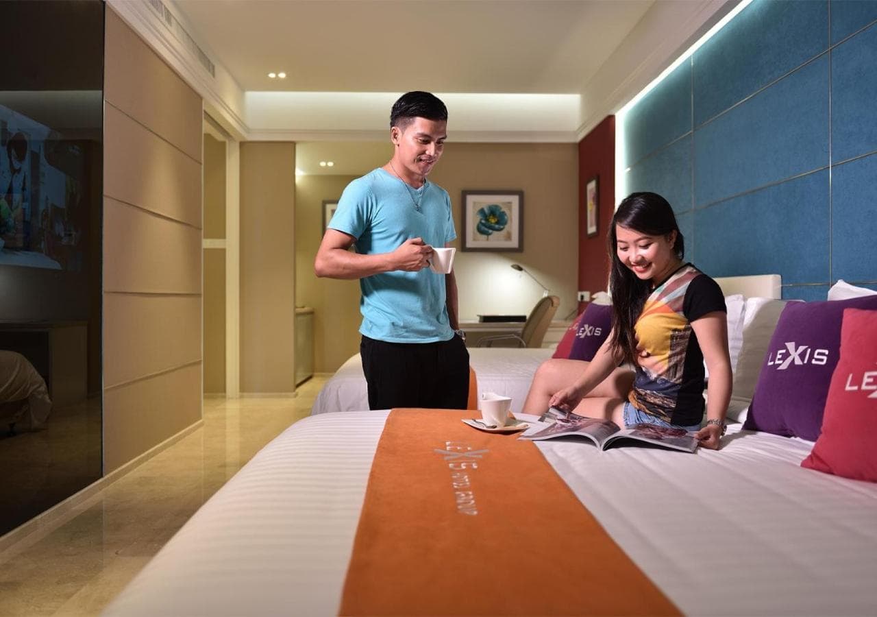 Premium Pool Suite