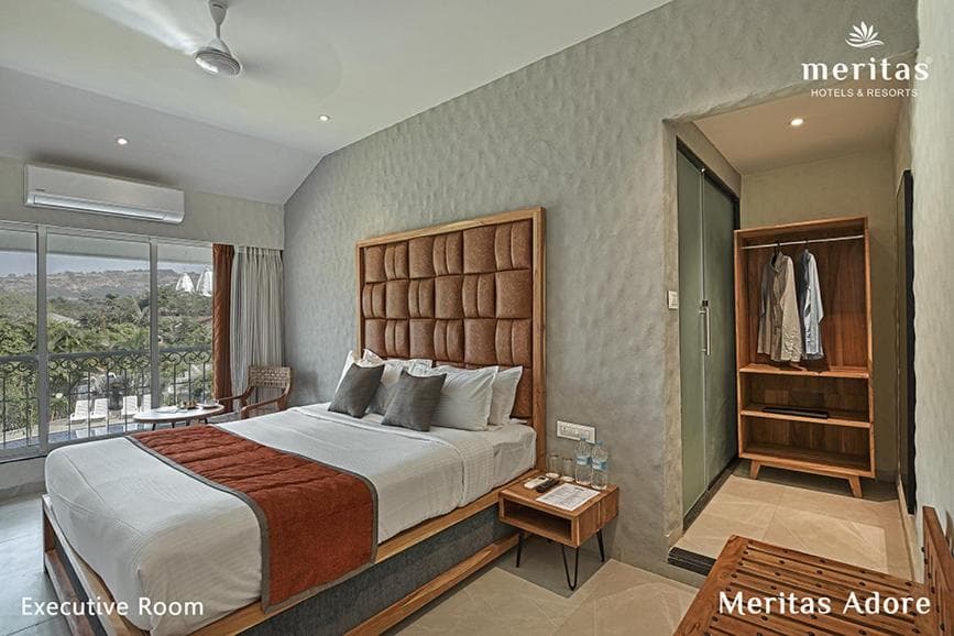 Executive Room with Pool Facing