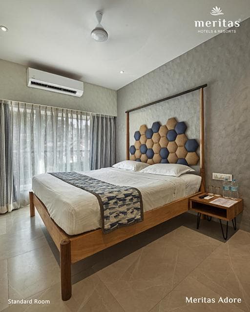 Standard Room with Queen Bed