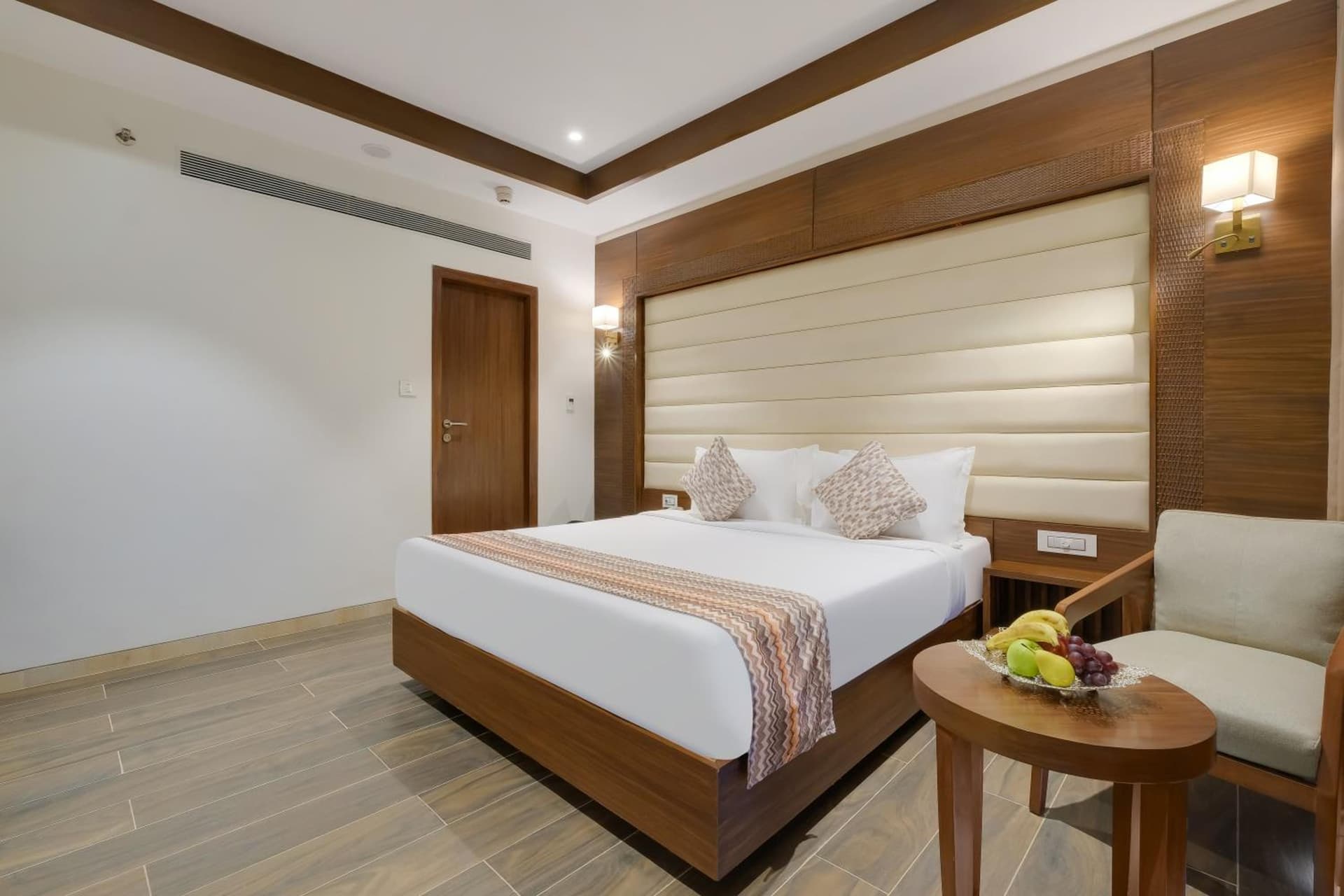 Fern Club Suite, with Bathtub, Balcony and City View