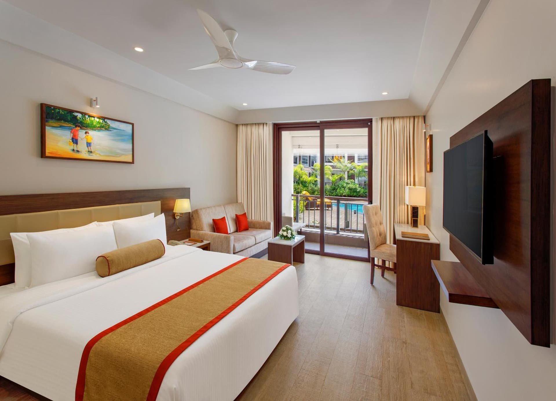 Deluxe King Room with Balcony