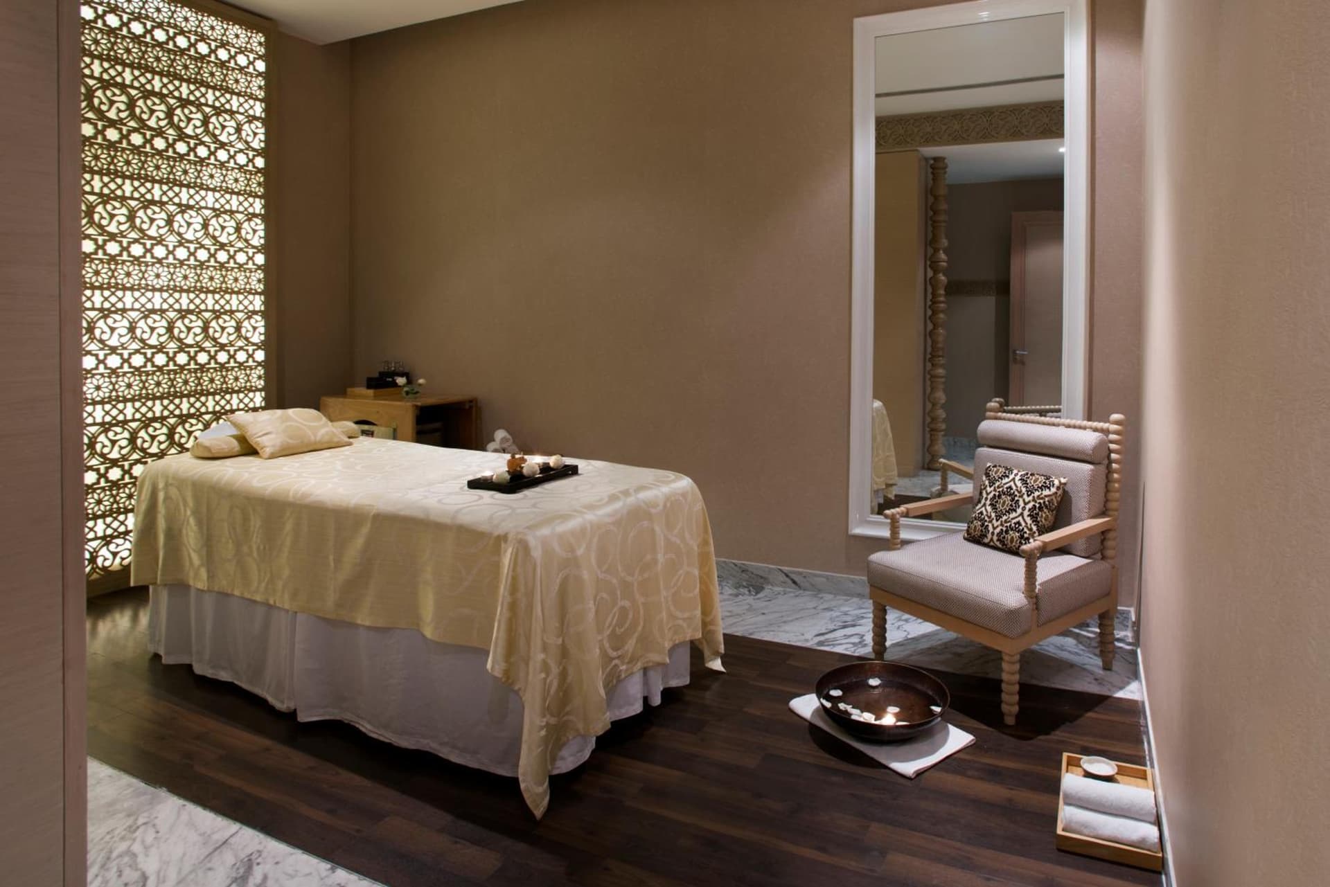 Twin Beds with Club Access