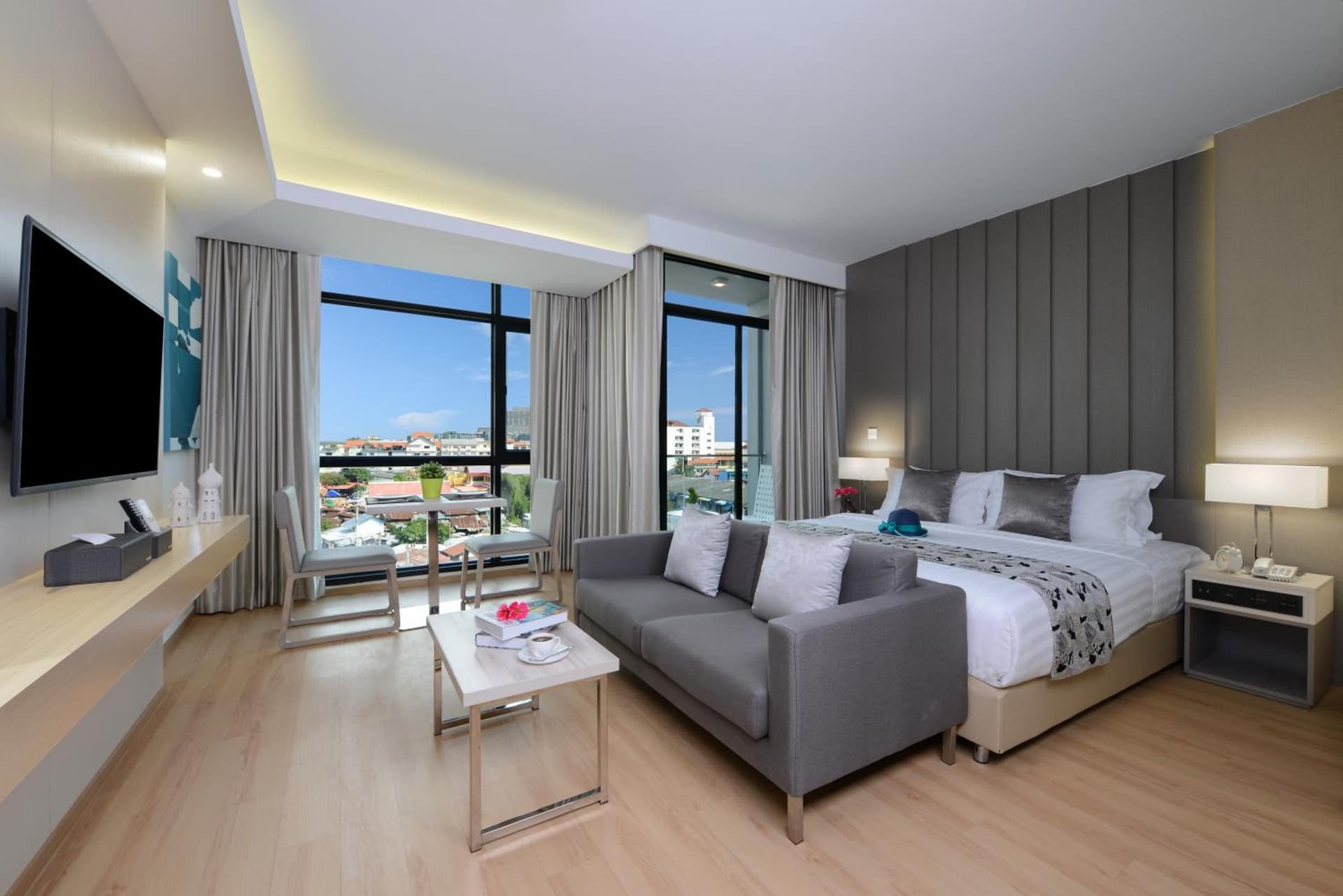 Deluxe Double or Twin Room with City View