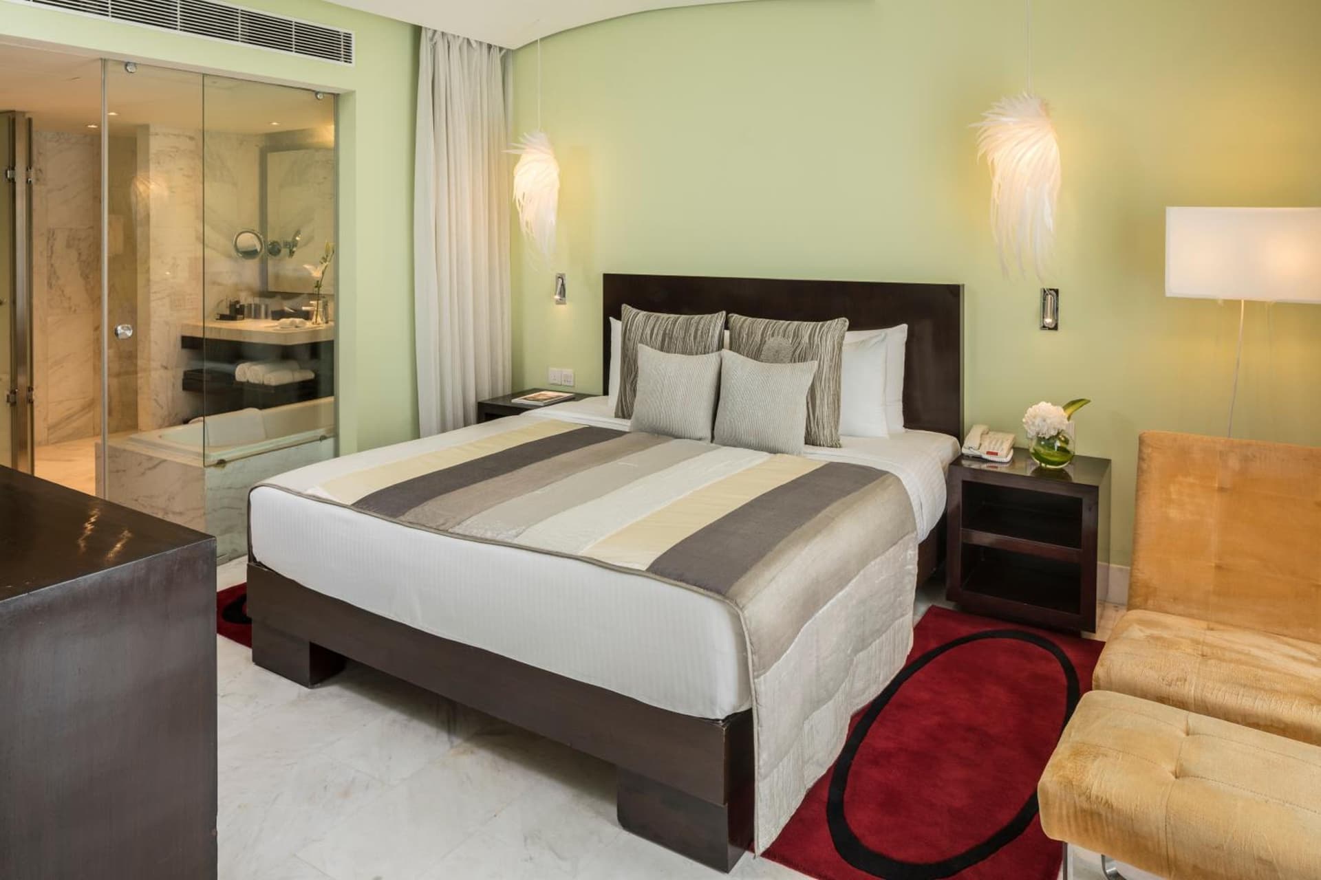 Suite Queen Room
