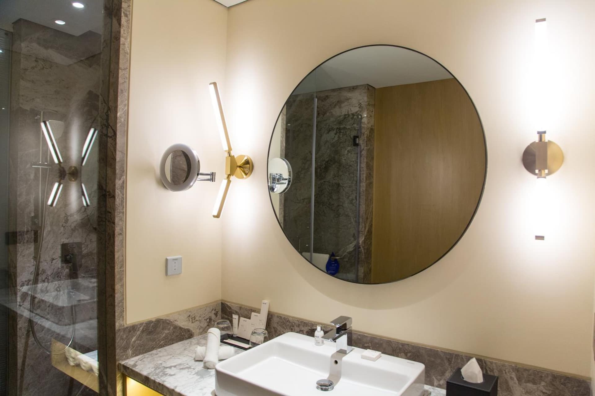 Suite Queen Room