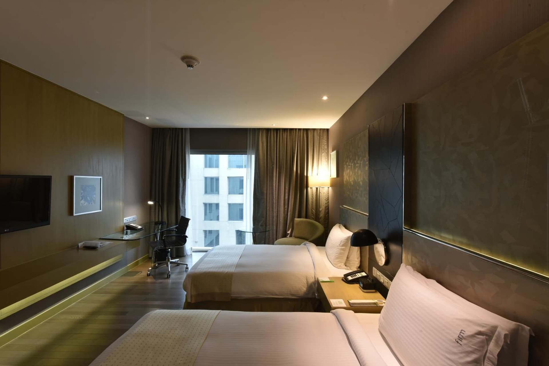 Standard Twin Pool View Room